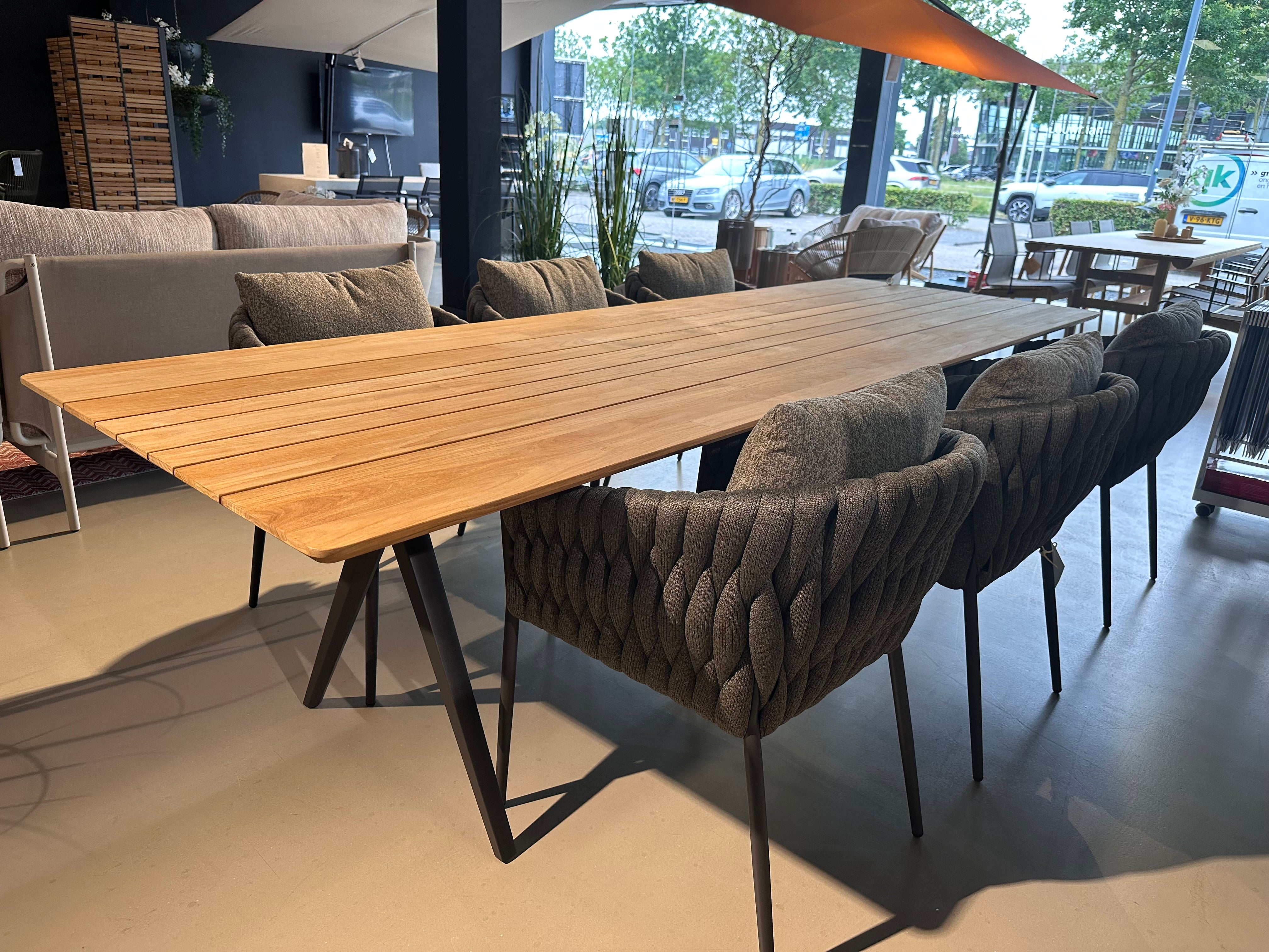 Gloster, Split / Jati-Kebon, Fortuna diningset showroomaanbieding