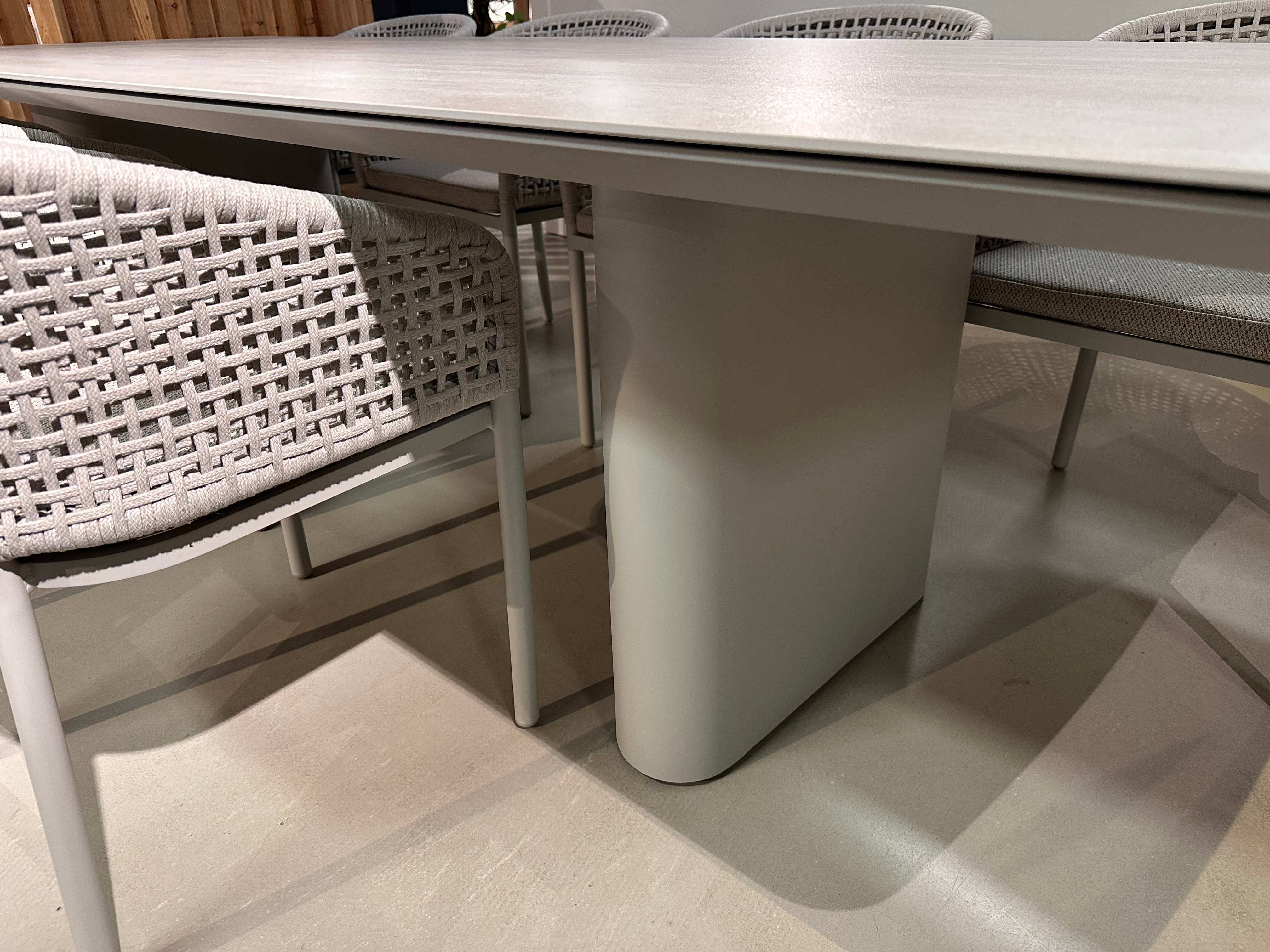 Jati & Kebon, Amorelli - Acri diningset showroomaanbieding