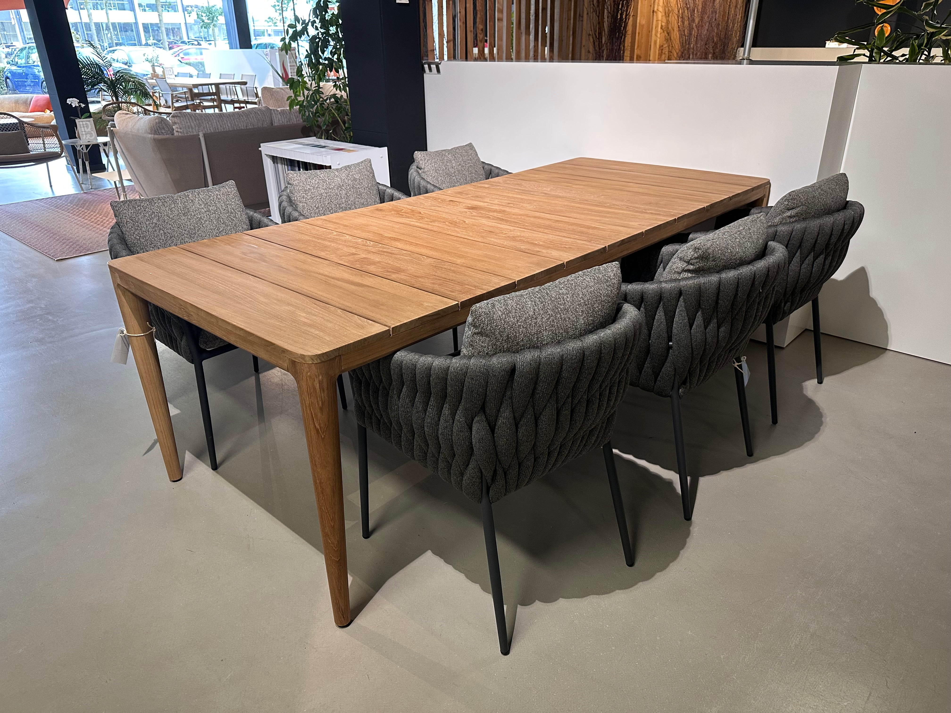 Traditional Teak, Isabella / Jati & Kebon, Fortuna diningset showroomaanbieding