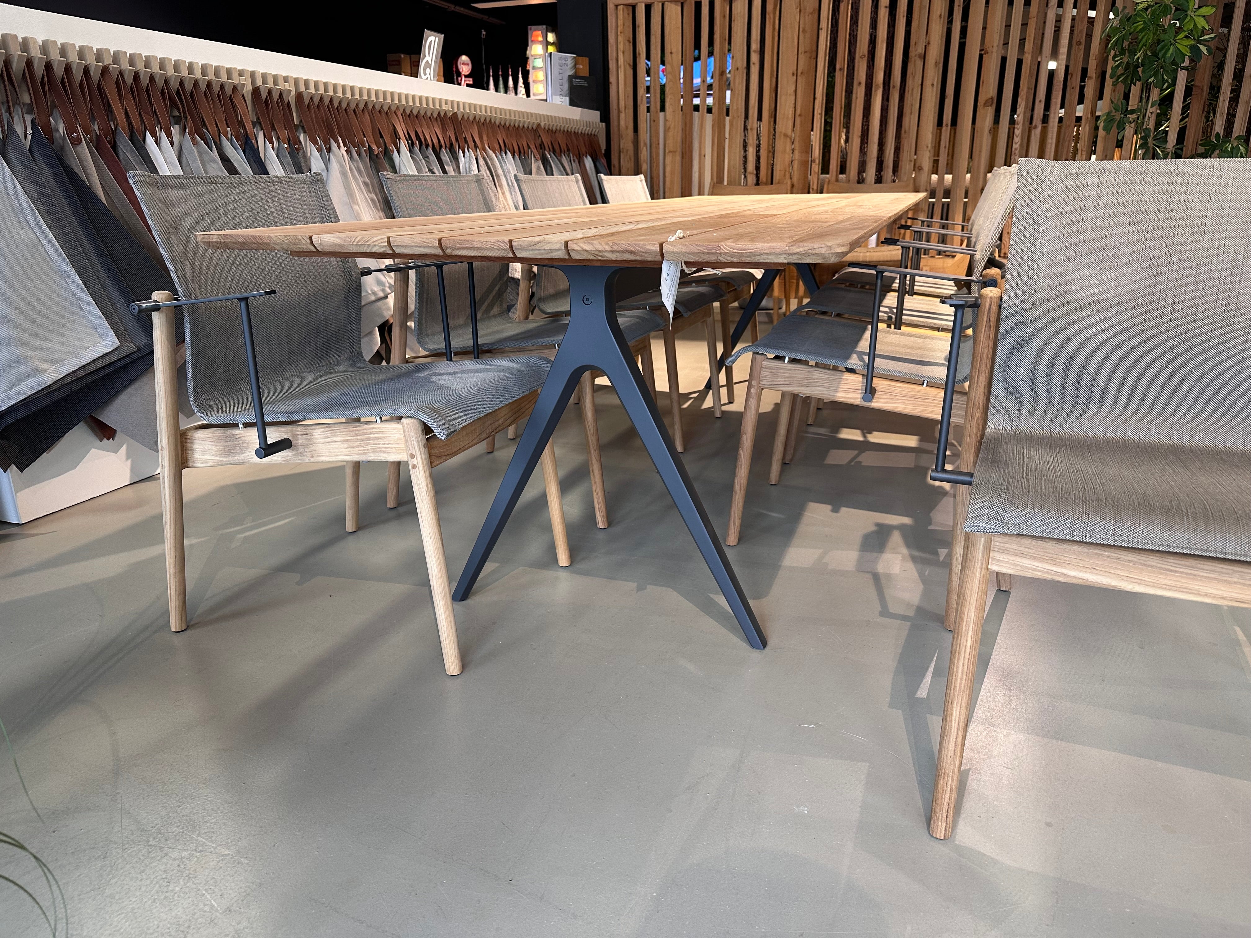 Gloster, Split - Sway diningset showroomaanbieding