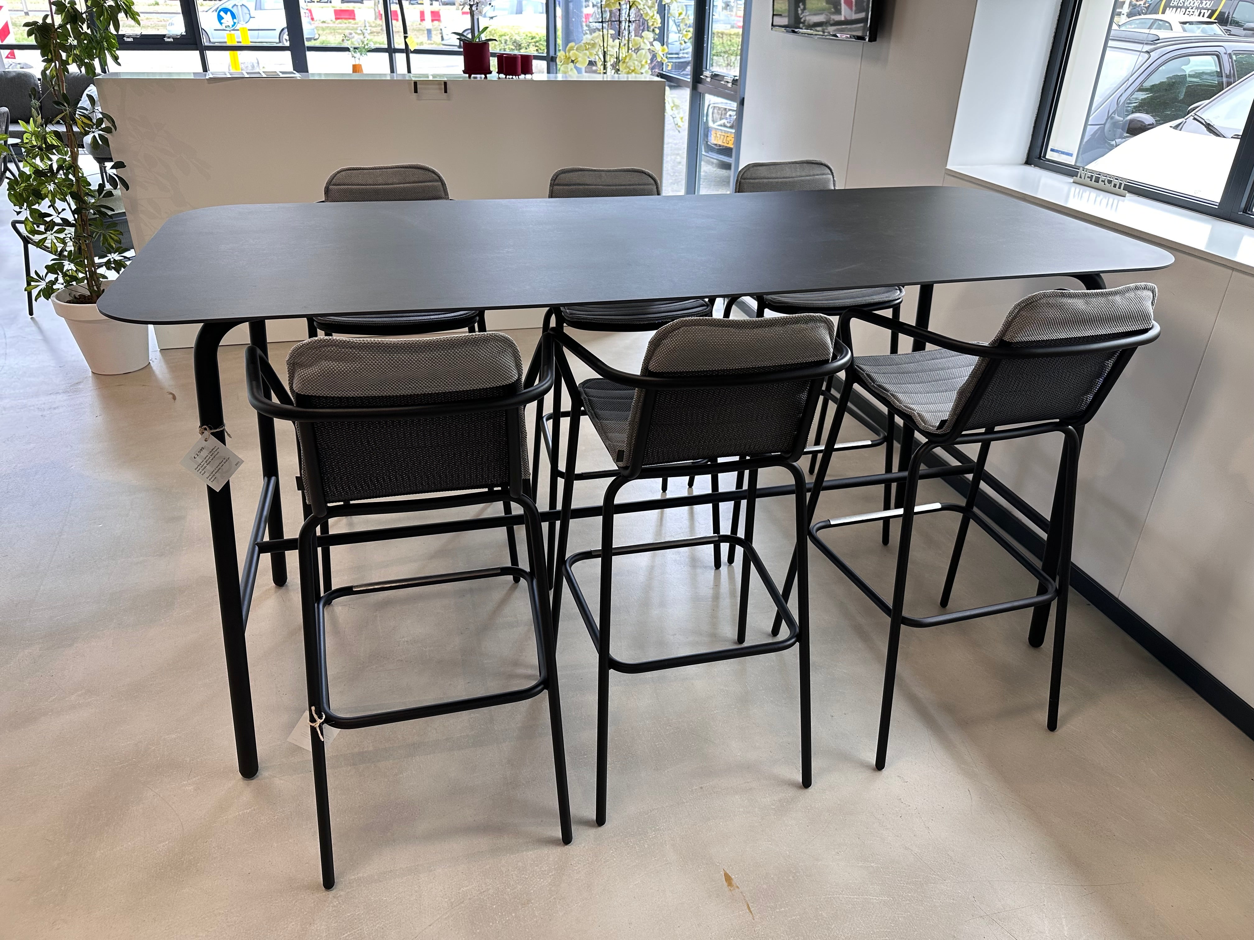 Todus, Starling barset showroomaanbieding