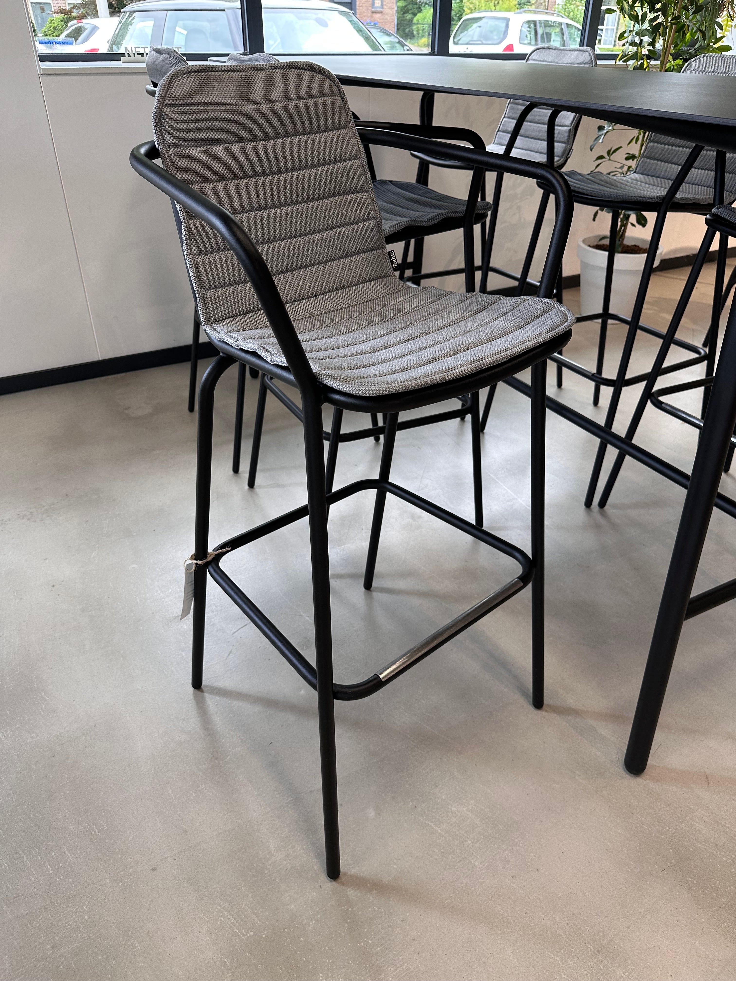 Todus, Starling barset showroomaanbieding