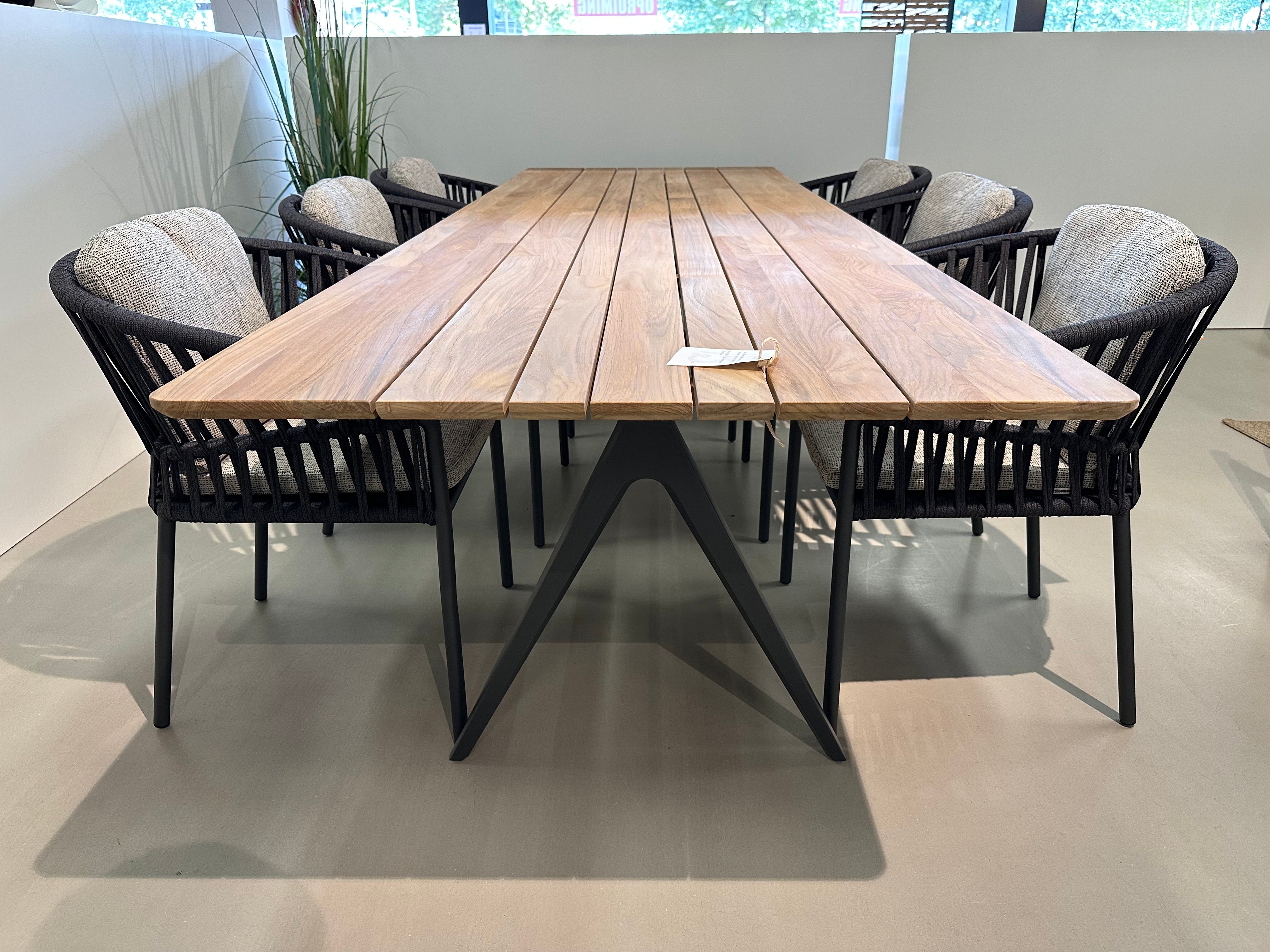Gloster, Split / Tofino diningset showroomaanbieding