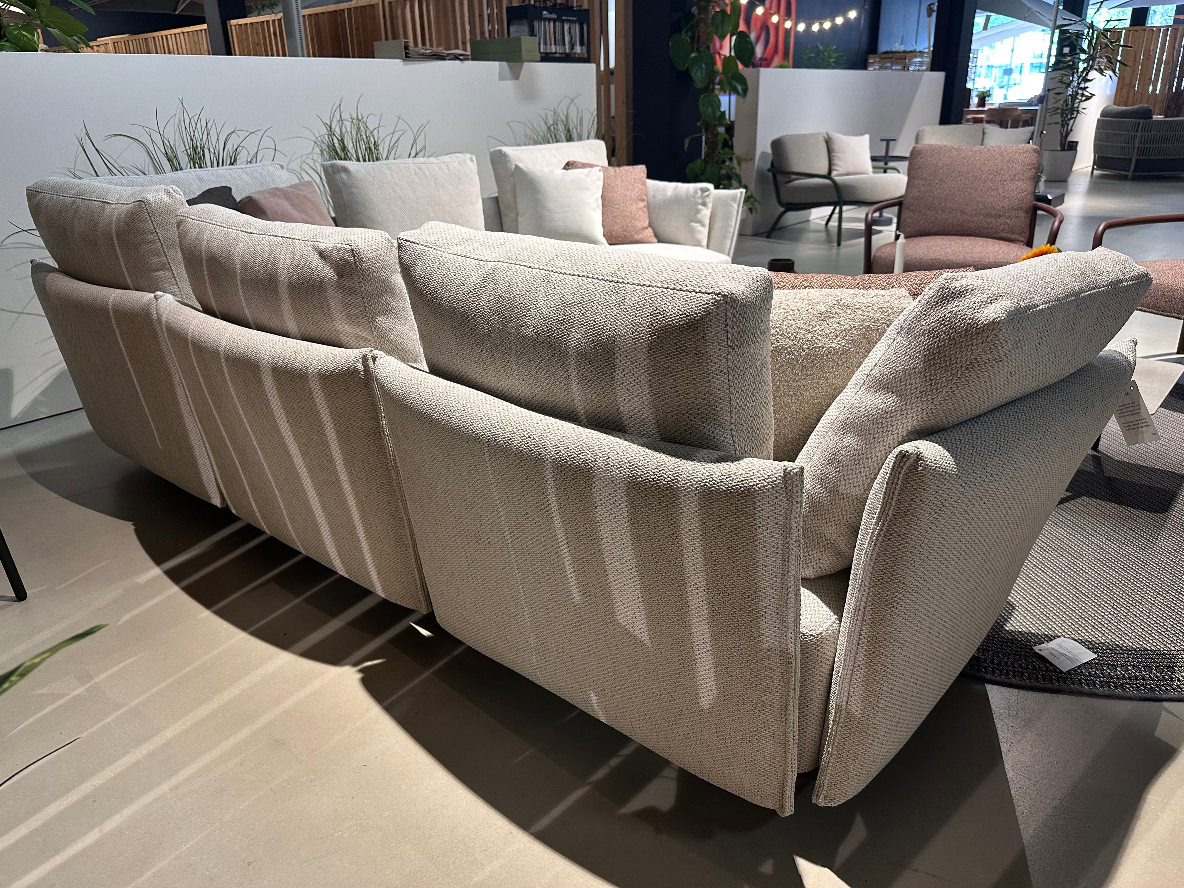 Todus, Kori loungeset showroomaanbieding