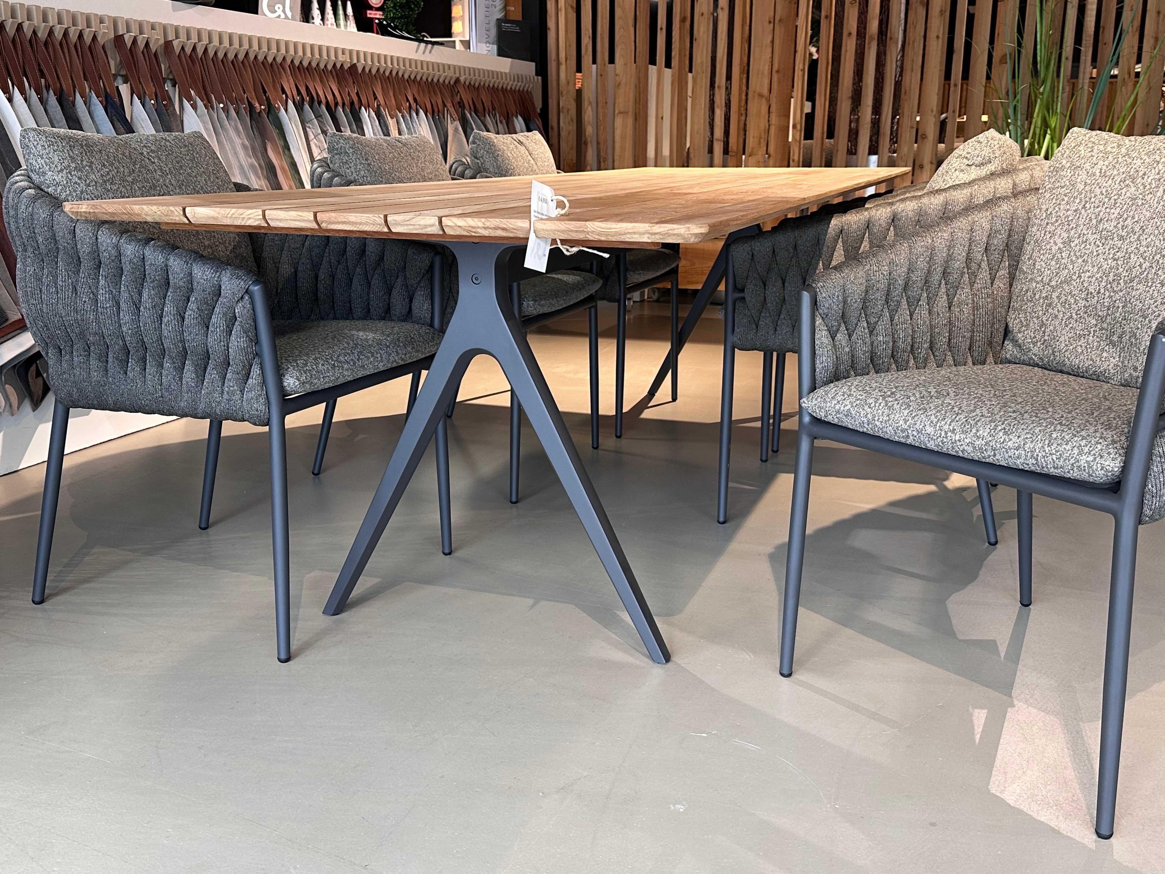 Gloster, Split / Jati-Kebon, Fortuna diningset showroomaanbieding