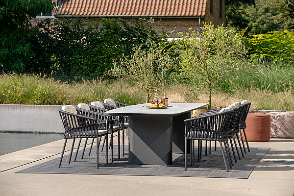 Jati & Kebon, Amorelli tafel, Verkrijgbaar in twee kleuren.