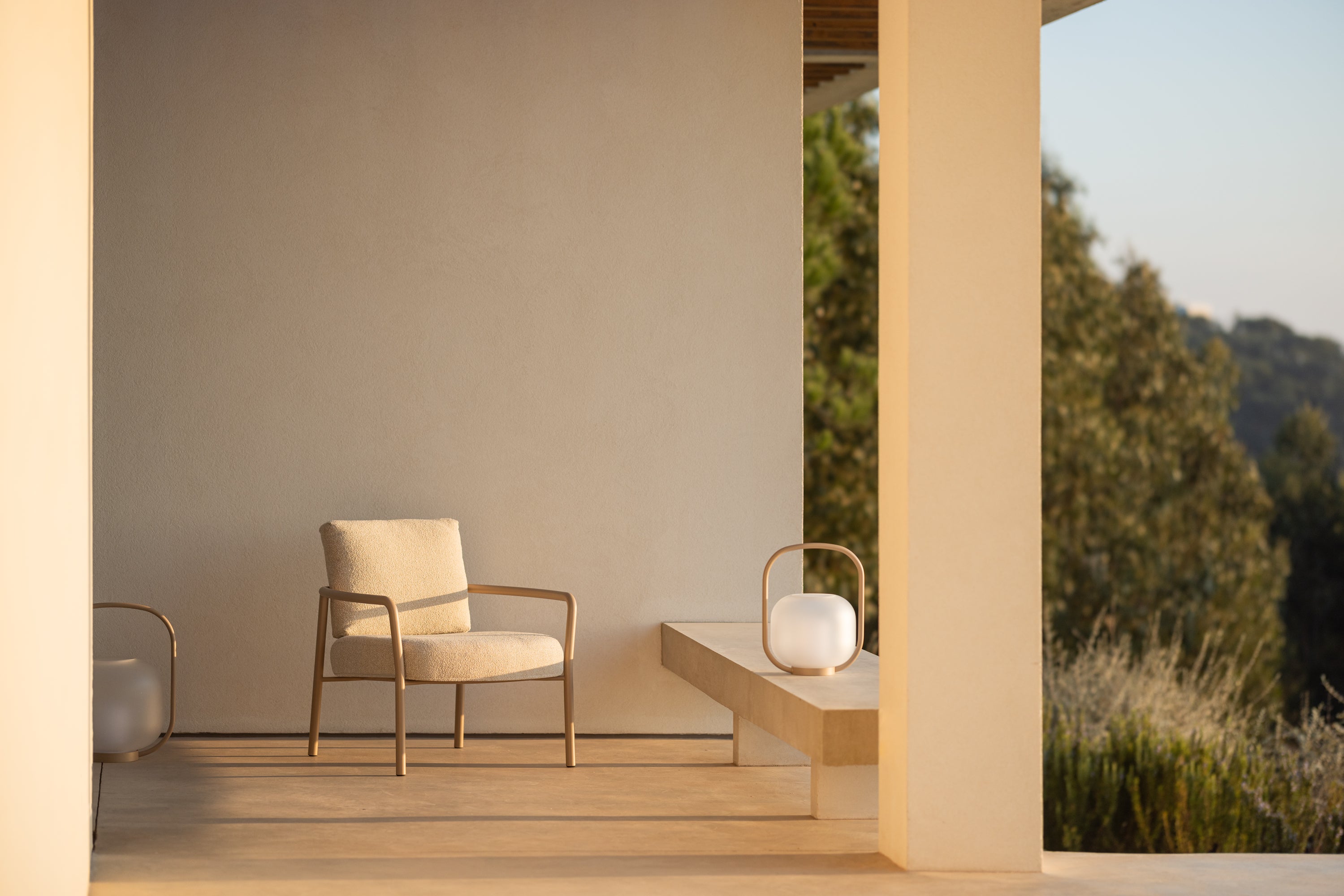 Todus Kori lage armstoel. Meerdere kleuren mogelijk.