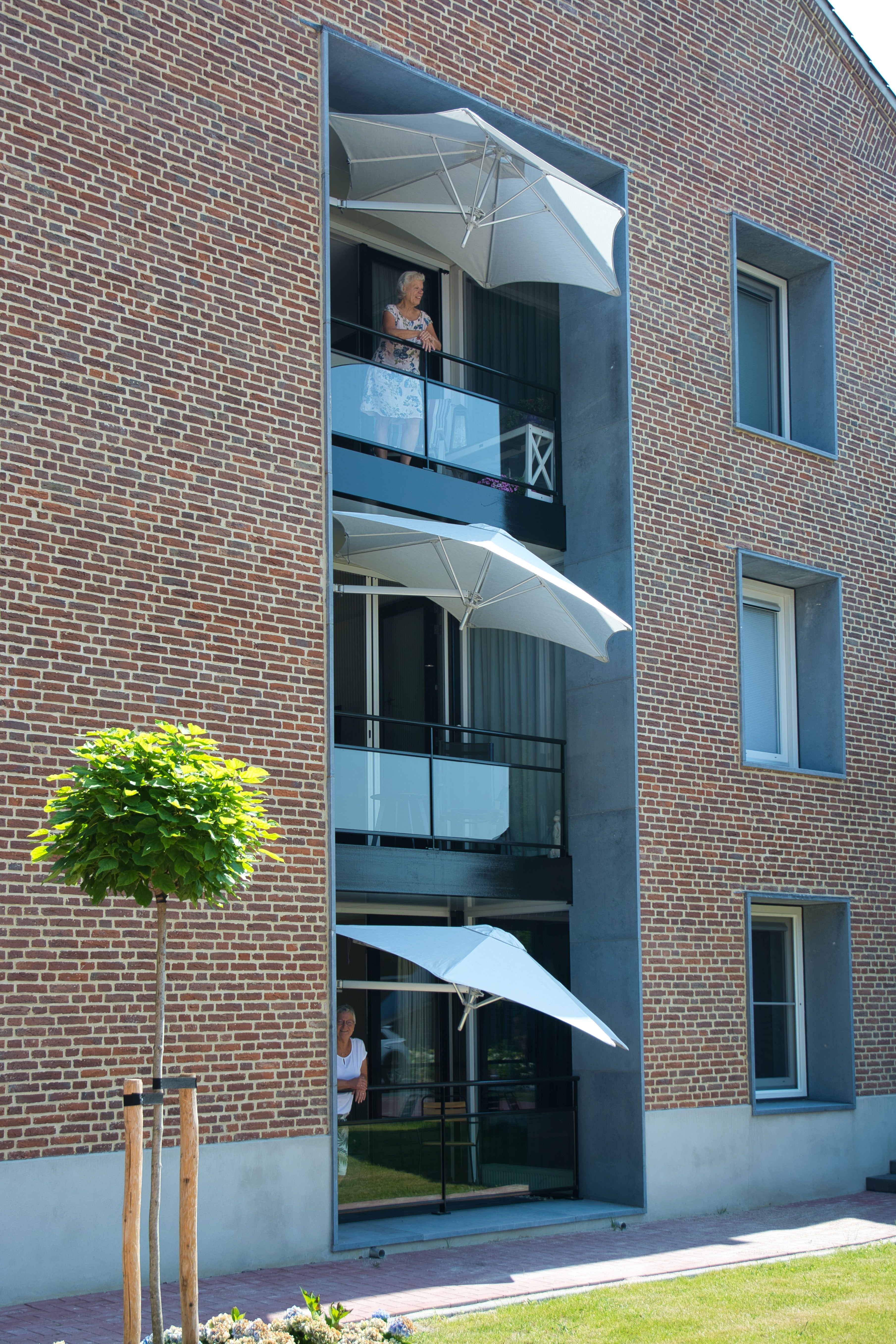Umbrosa, Paraflex muurparasol + arm, 4 afmetingen keuze uit 14 kleuren parasoldoek.