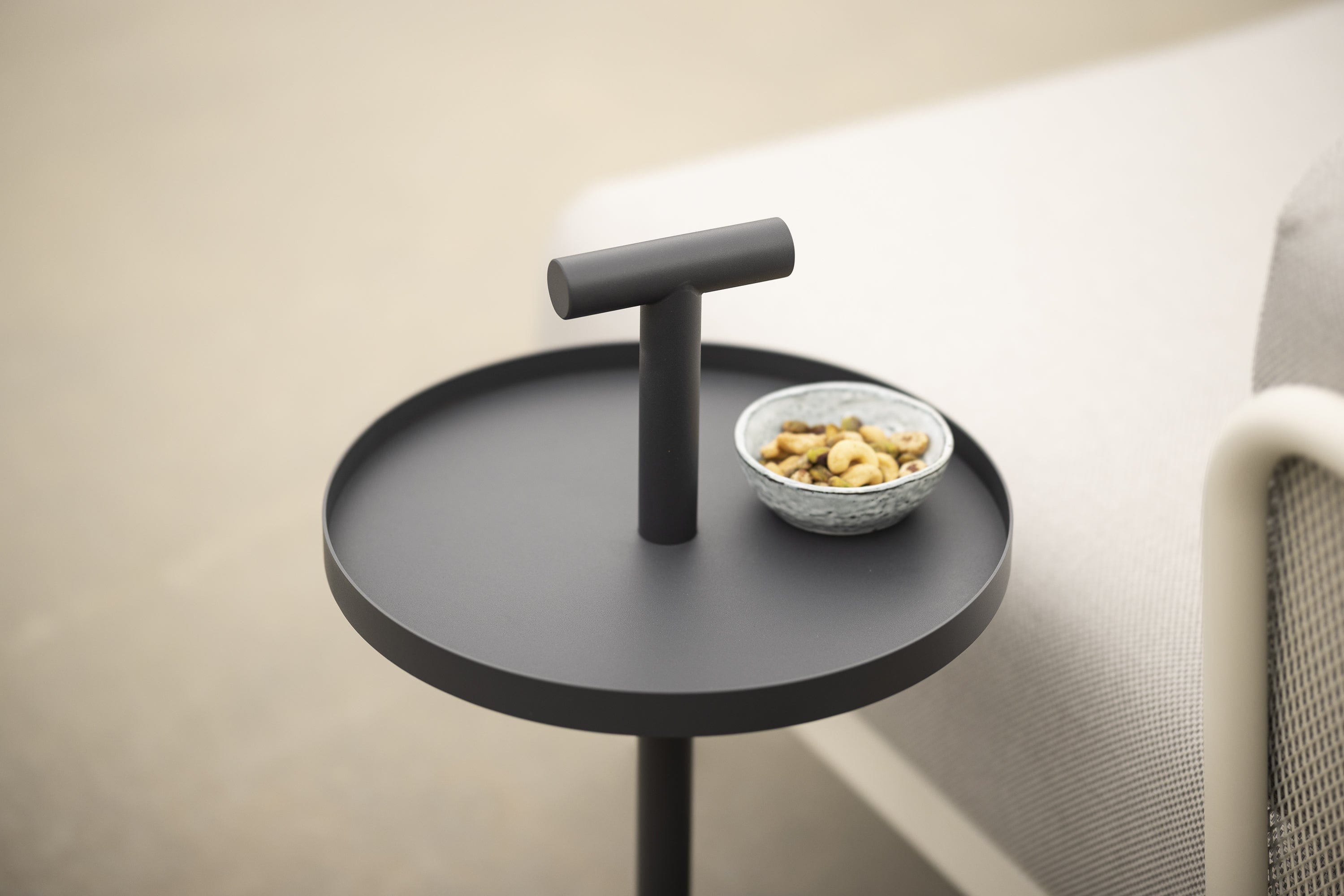 Todus Salon-/bijzettafel Todus Albus bijzettafel. Verkrijgbaar in meerdere kleuren gepoedercoat RVS frame.