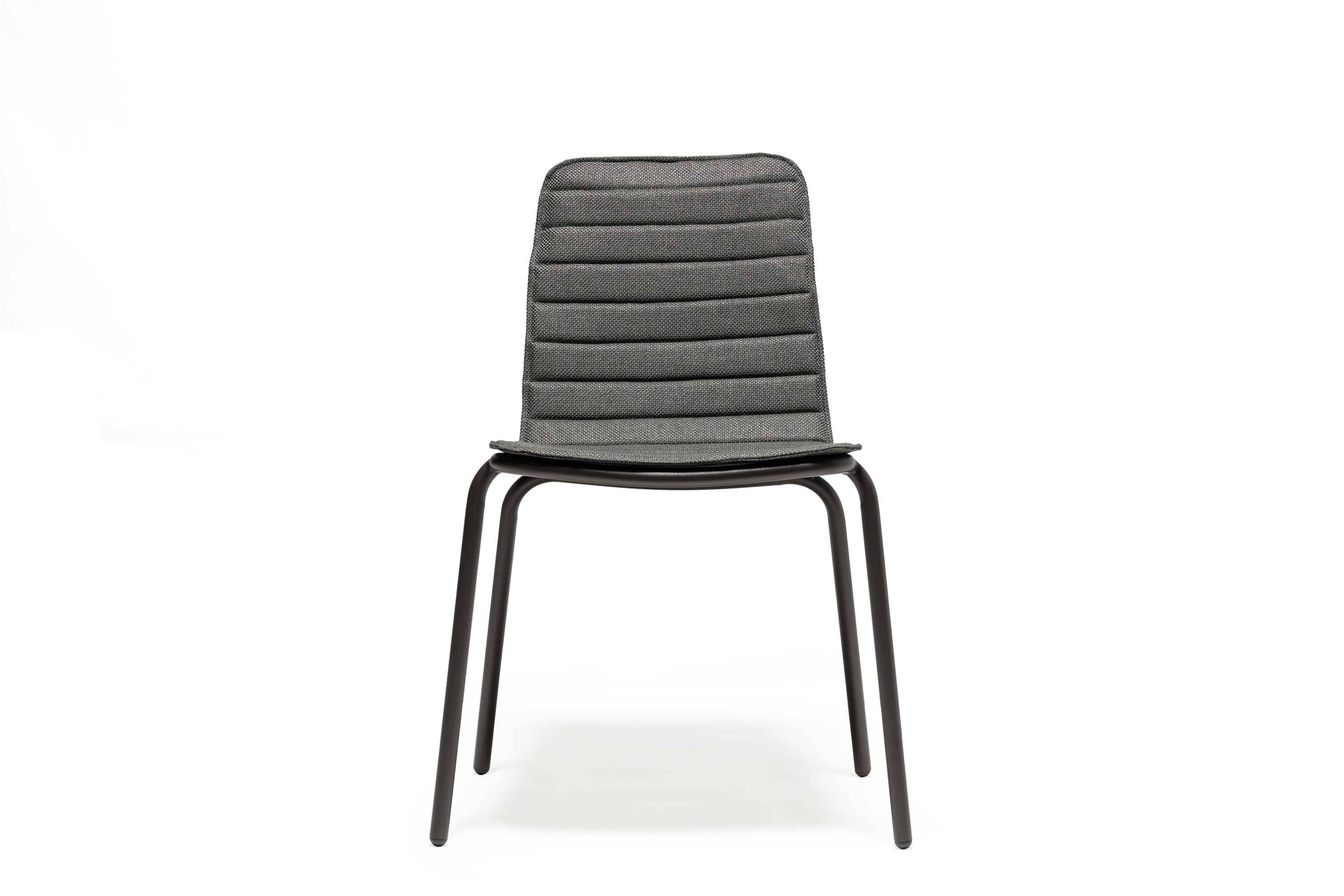 Todus Stoel Stofcategorie A Todus Starling eetstoel zonder arm. Verkrijgbaar in meerdere kleuren frame's en kussens.