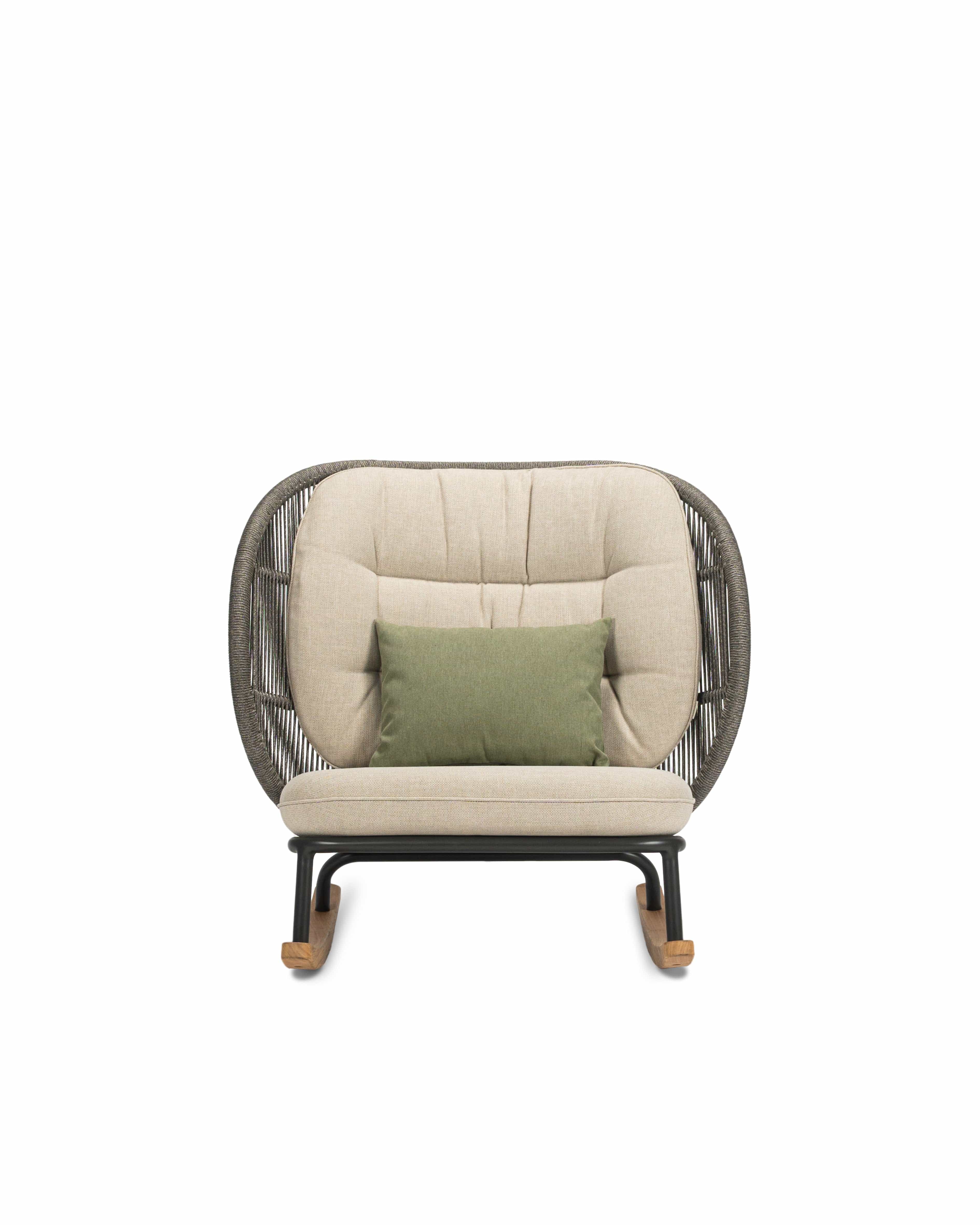 Vincent Sheppard Lounge stoel Fossil Grey / Categorie B / Combi 2 - 1x zitkussen + 1x rugkussen + 1x deco kussen 35x50 Vincent Sheppard Kodo Cocoon Lounge schommelstoel met hoge rug. Verkrijgbaar in twee kleuren en kussens in meerdere kleuren mogelijk.