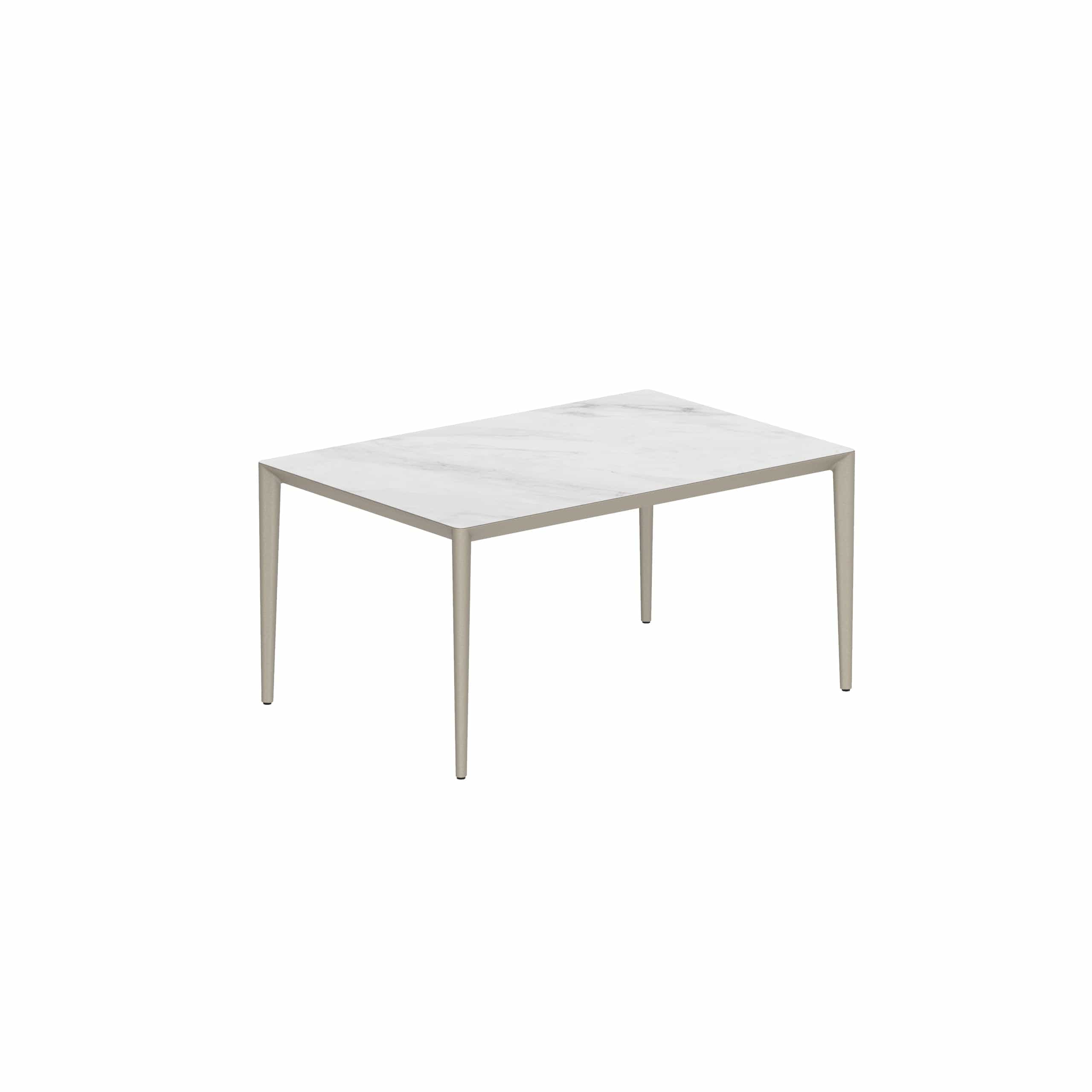 Royal Botania Tafel Gepoedercoat aluminium Sand / Bianco Statuario Royal Botania U-nite Tafel 220x100x75cm. Diverse kleuren frames en tafelbladen mogelijk.