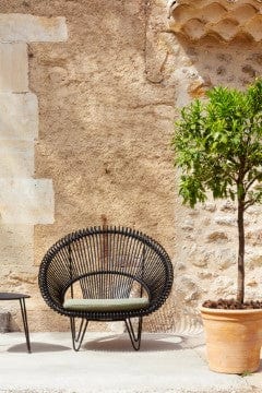 Vincent Sheppard Lounge stoel Vincent Sheppard Roy Cocoon loungestoel, verkrijgbaar in twee kleuren.