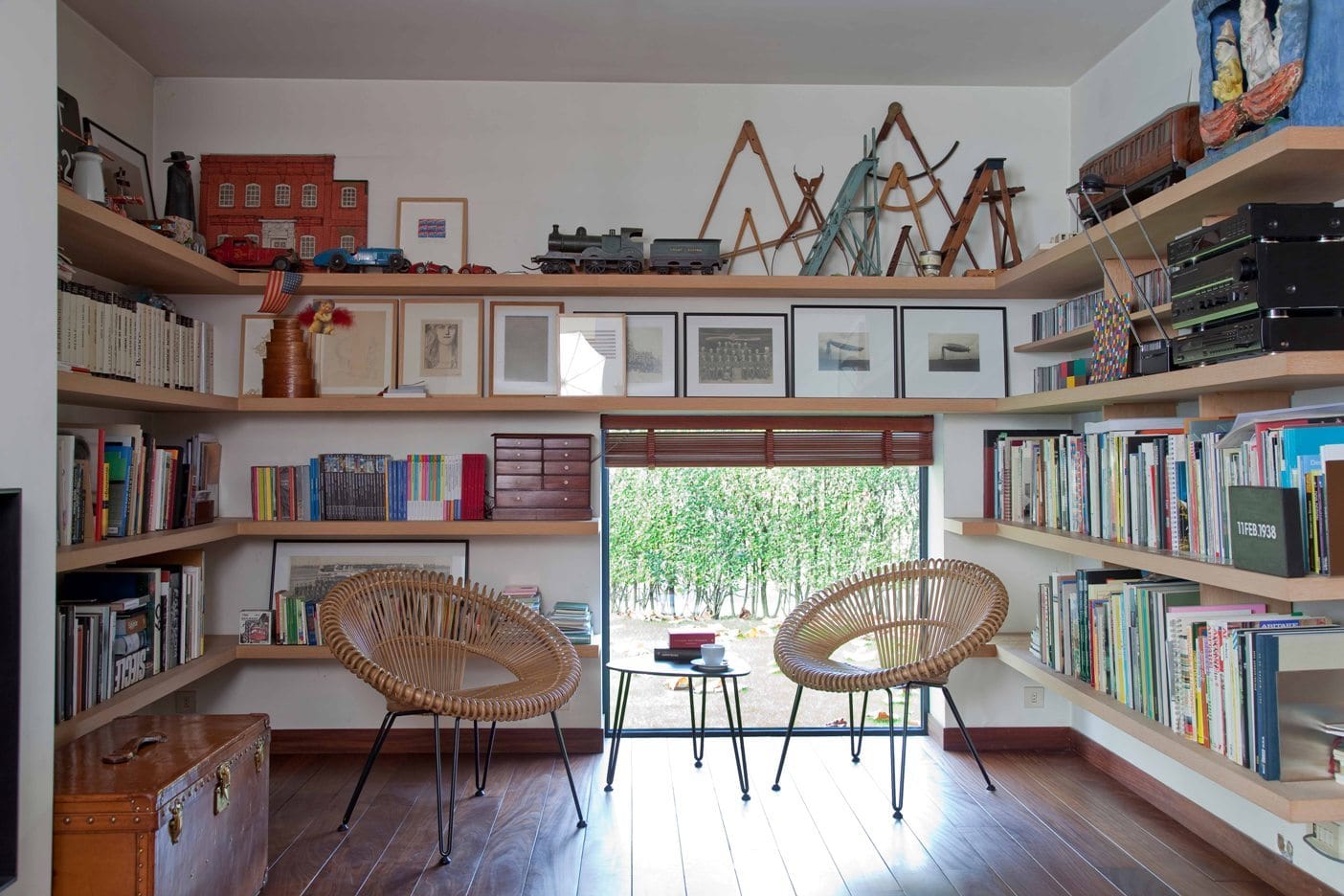 Vincent Sheppard Salon-/bijzettafel Vincent Sheppard Rozy bijzettafel, verkrijgbaar in verschillende afmetingen.