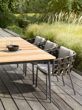 Vincent Sheppard Tafel Vincent Sheppard Leo eettafel 240 x 90, lava kleur frame en teakhouten tafelblad.