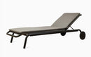 Vincent Sheppard Voetenbank/Pouf Fossil Grey / Lounger kussen in stof categorie B Vincent Sheppard Kodo ligbed. Verkrijgbaar in twee kleuren. Het kussen is verkrijgbaar in verschillende kleuren stofferingen.