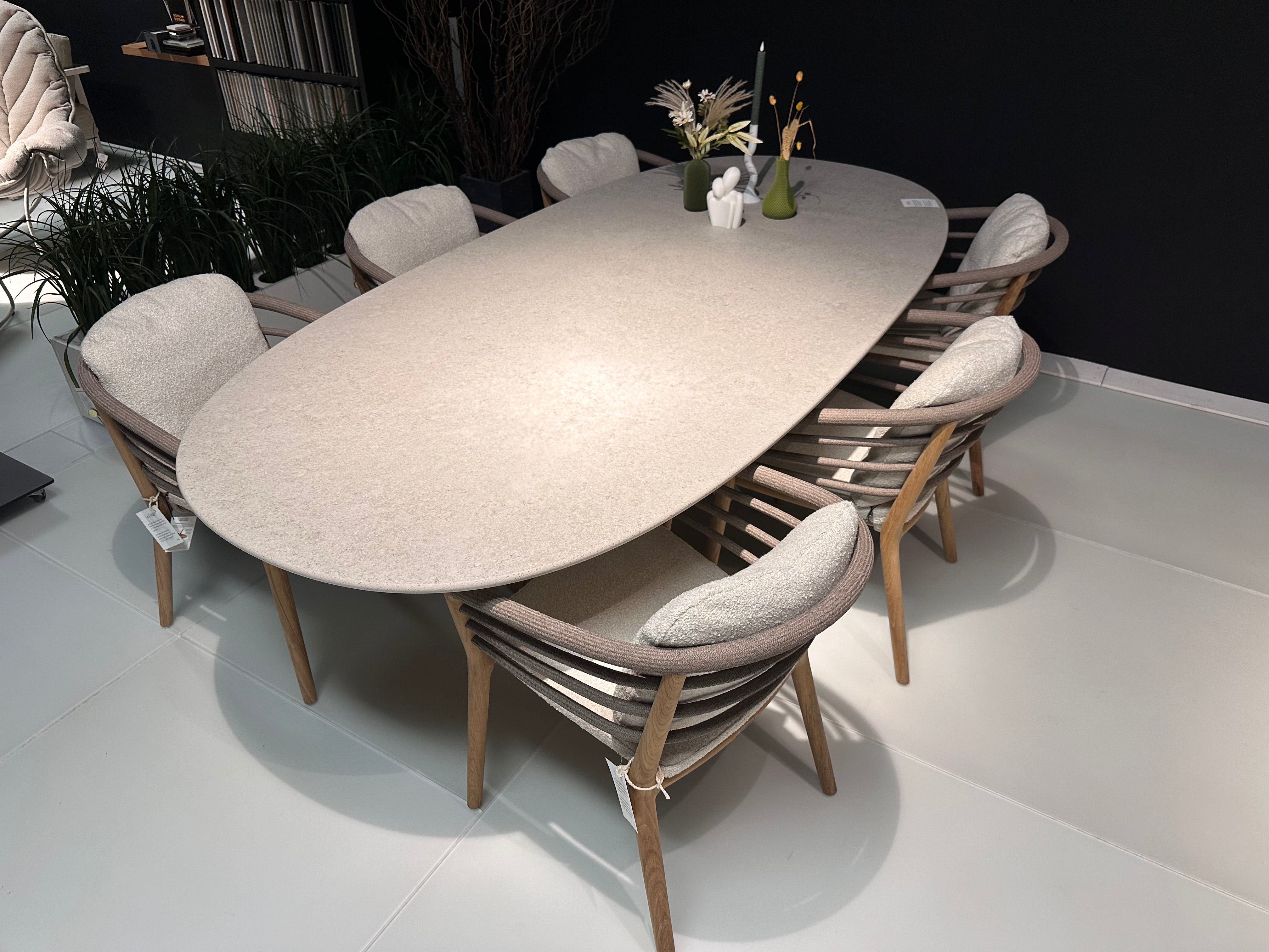 Royal Botania, Regaliz - Archy diningset showroomaanbieding