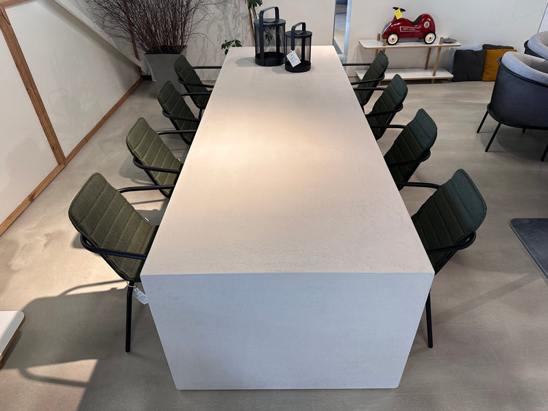 Net-echt, Brutus diningset showroomaanbieding