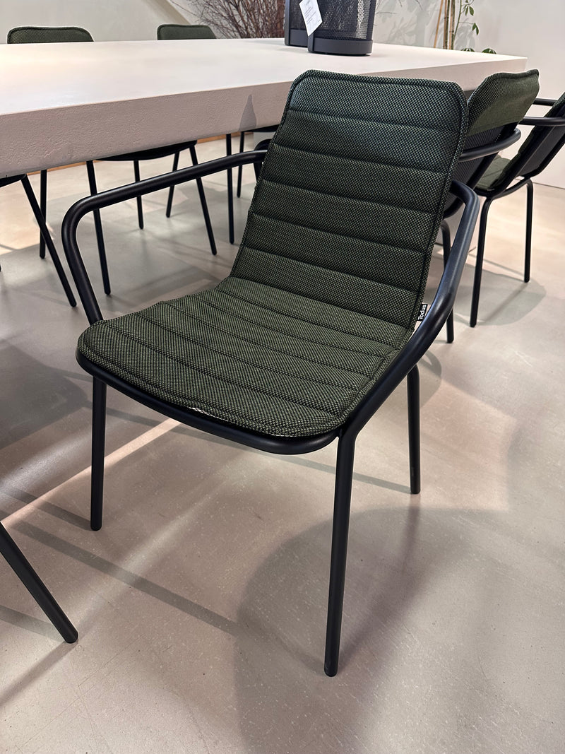 Net-echt, Brutus diningset showroomaanbieding