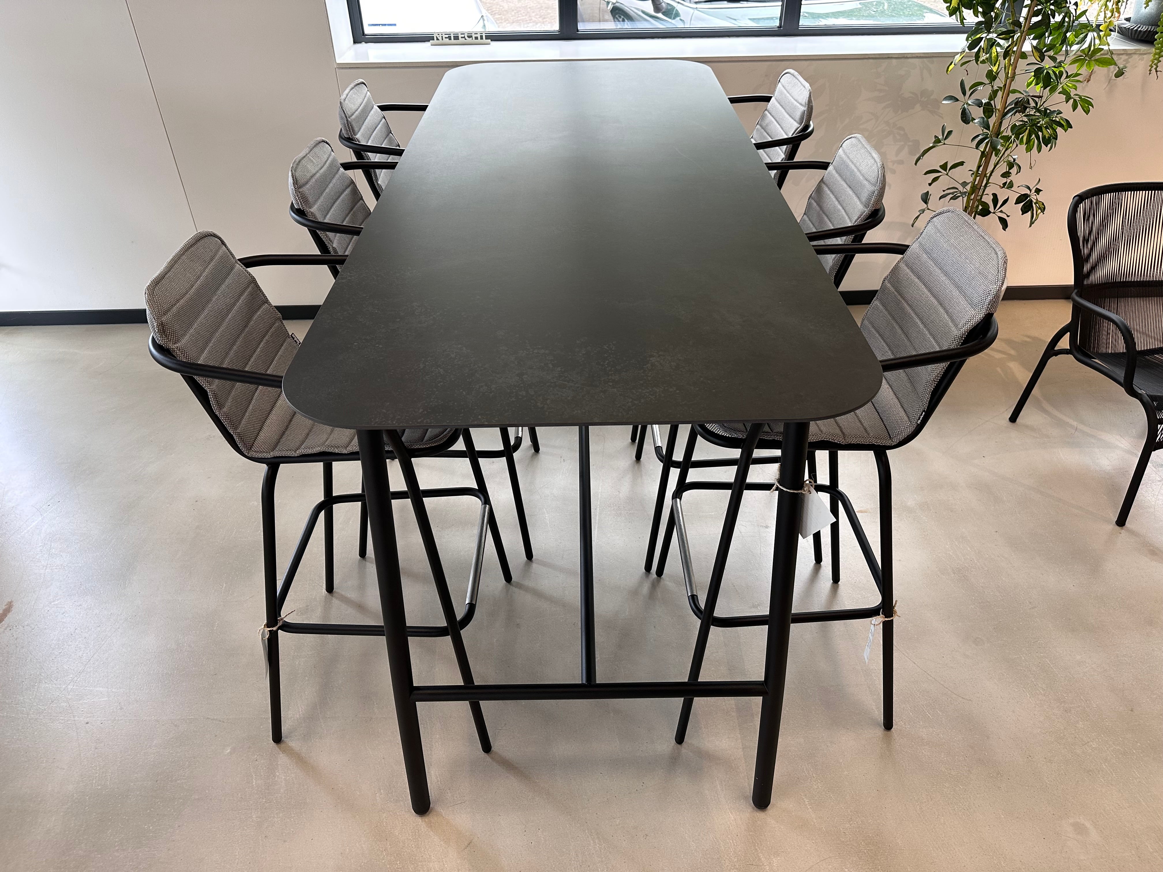 Todus, Starling barset showroomaanbieding