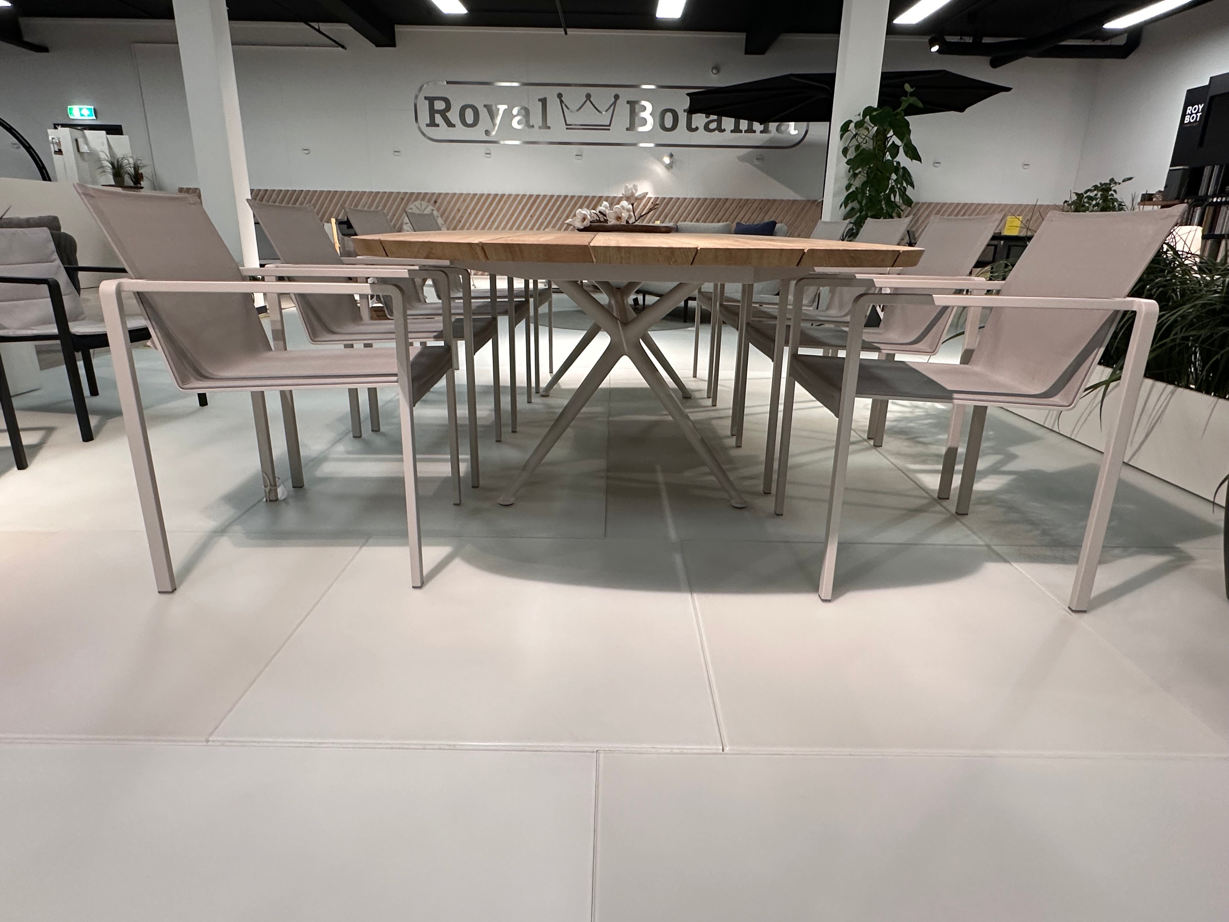 Royal Botania, Exes - Alura diningset showroomaanbieding