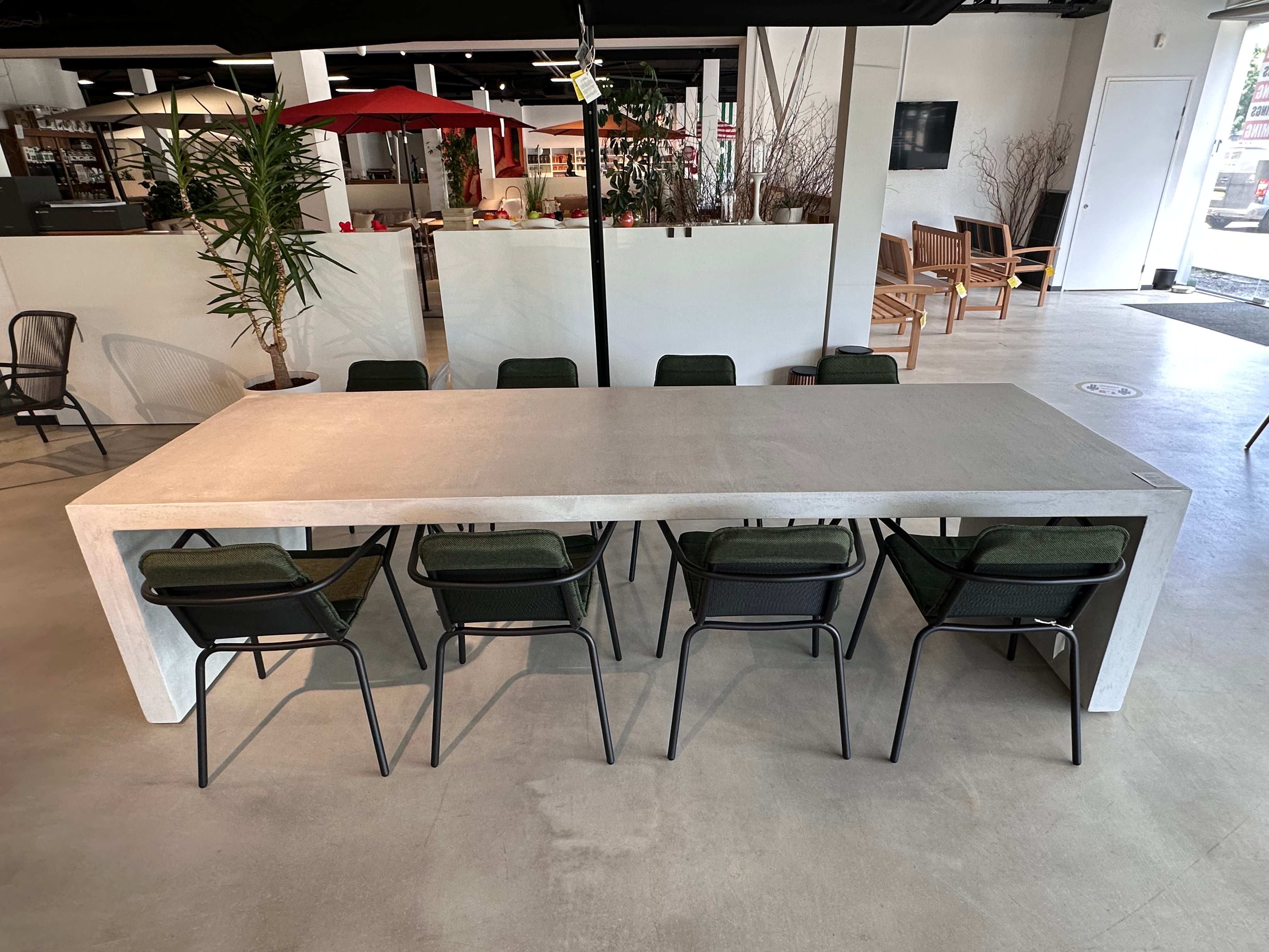 Net-echt, Brutus diningset showroomaanbieding