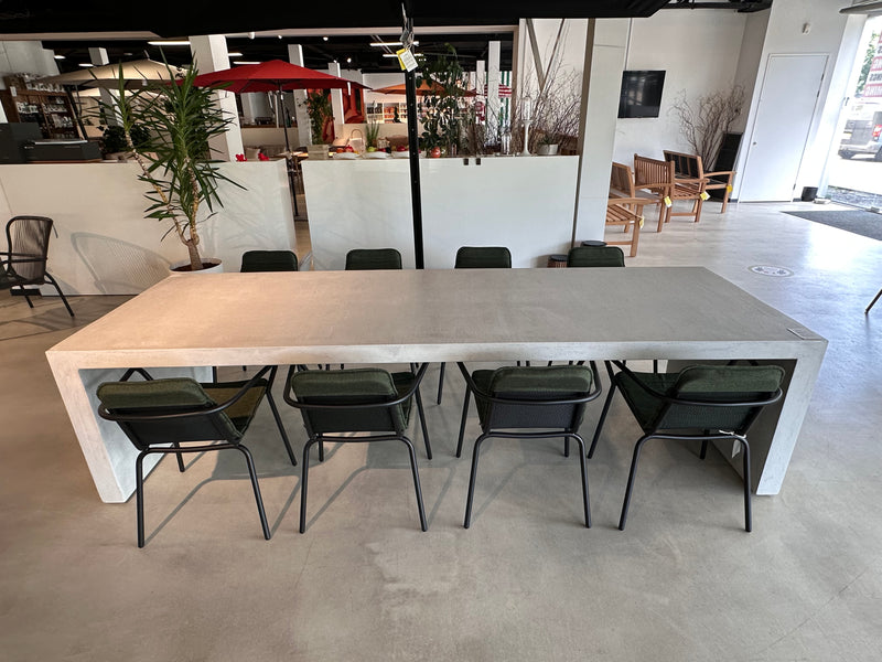 Net-echt, Brutus diningset showroomaanbieding