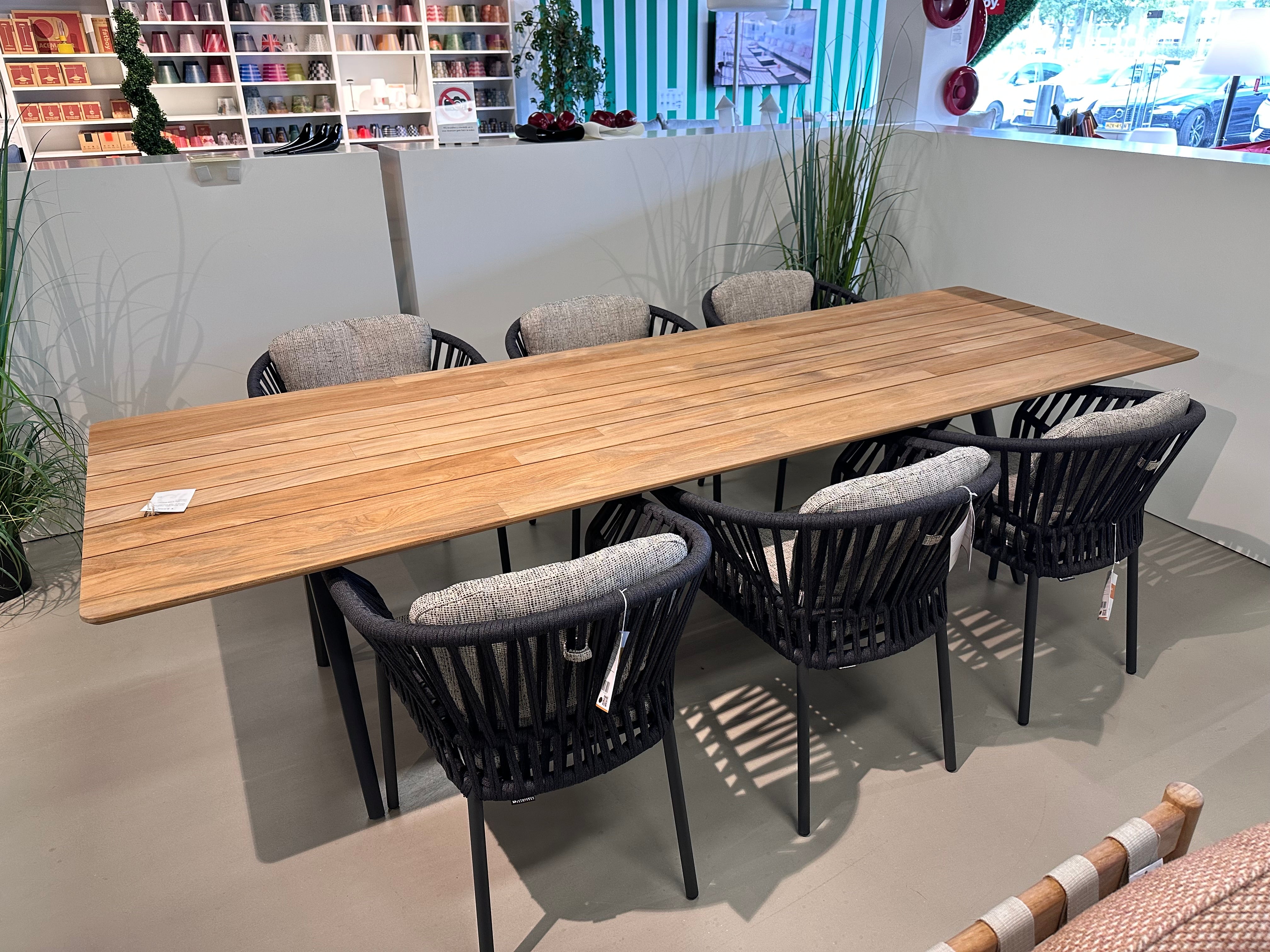 Gloster, Split / Tofino diningset showroomaanbieding