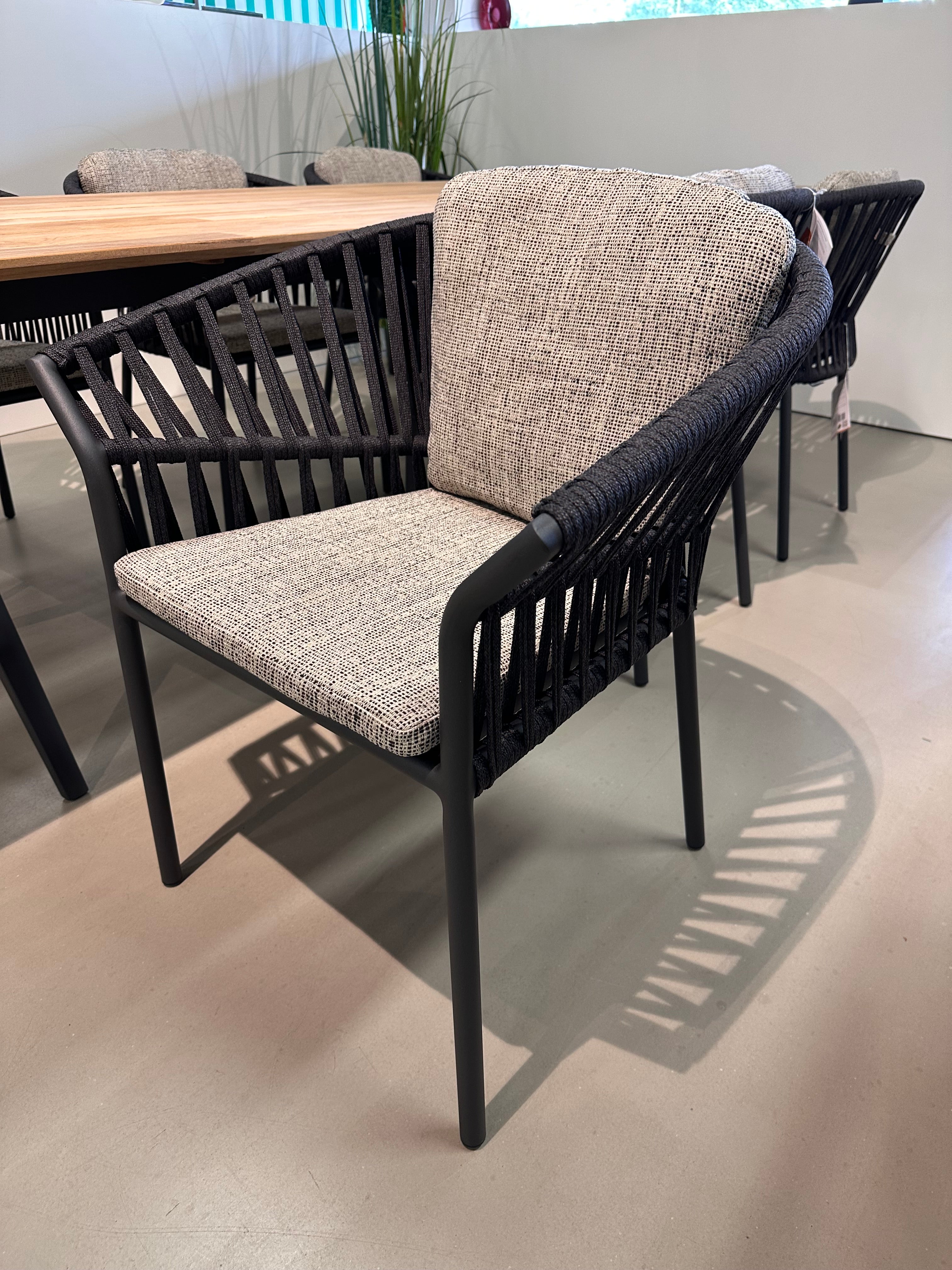 Gloster, Split / Tofino diningset showroomaanbieding