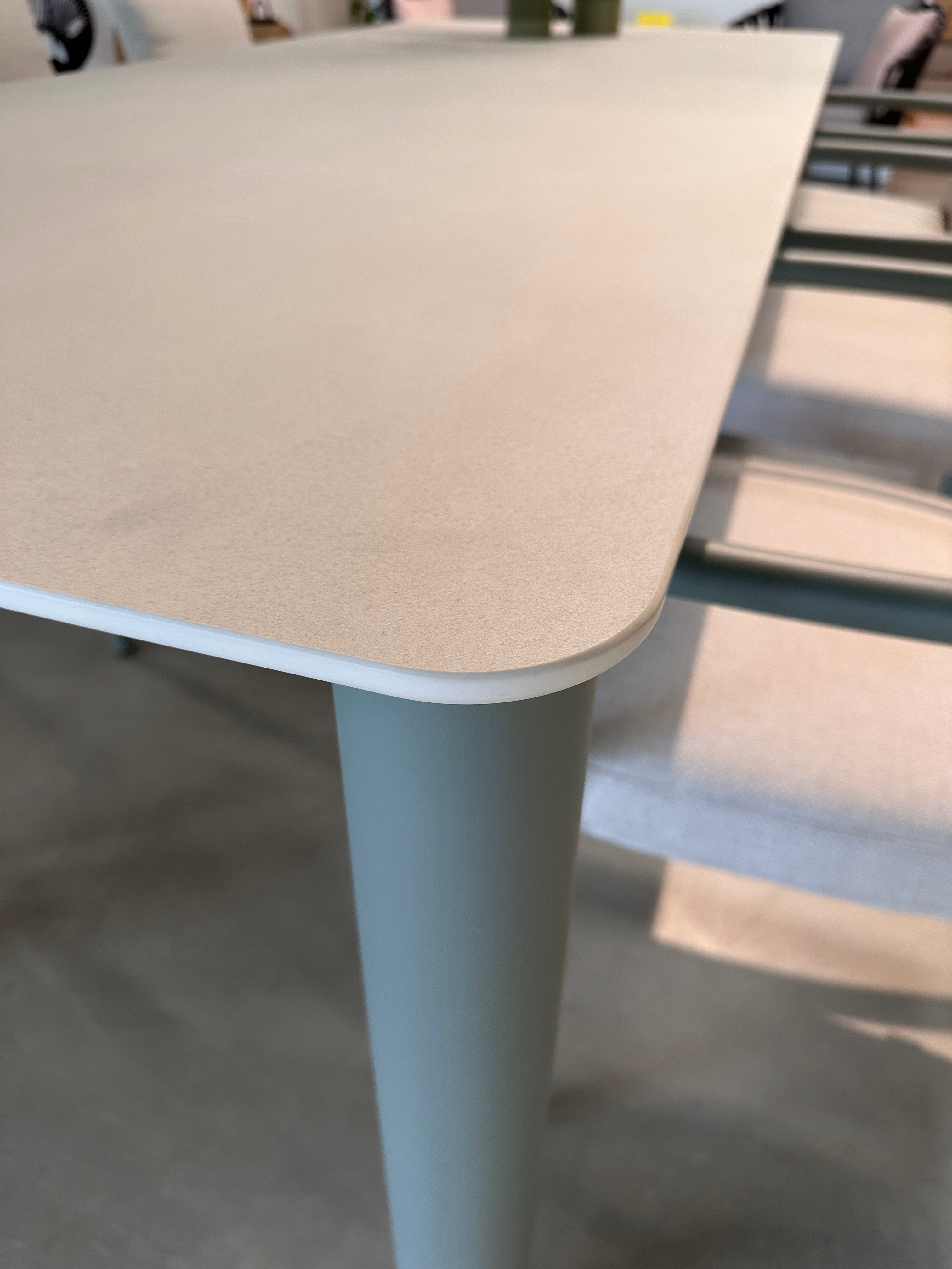 Todus, Kori diningset showroom aanbieding