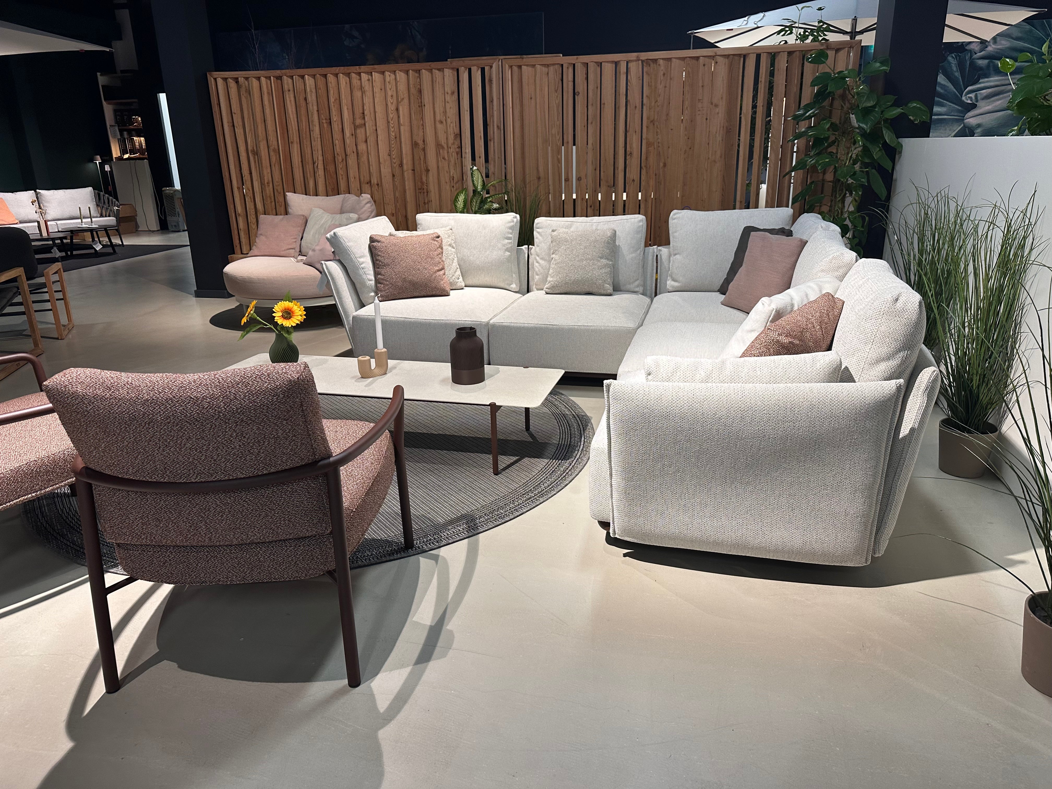 Todus, Kori loungeset showroomaanbieding
