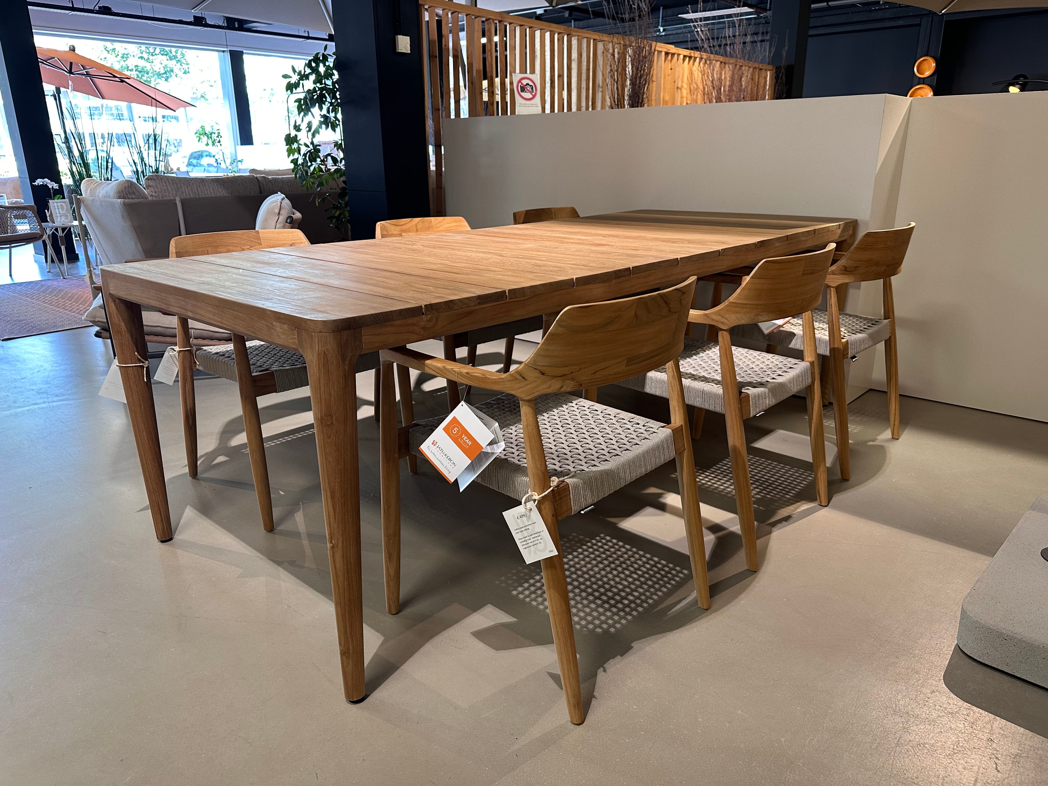 Traditional Teak, Isabella / Jati & Kebon, Tofino Teak diningset showroomaanbieding