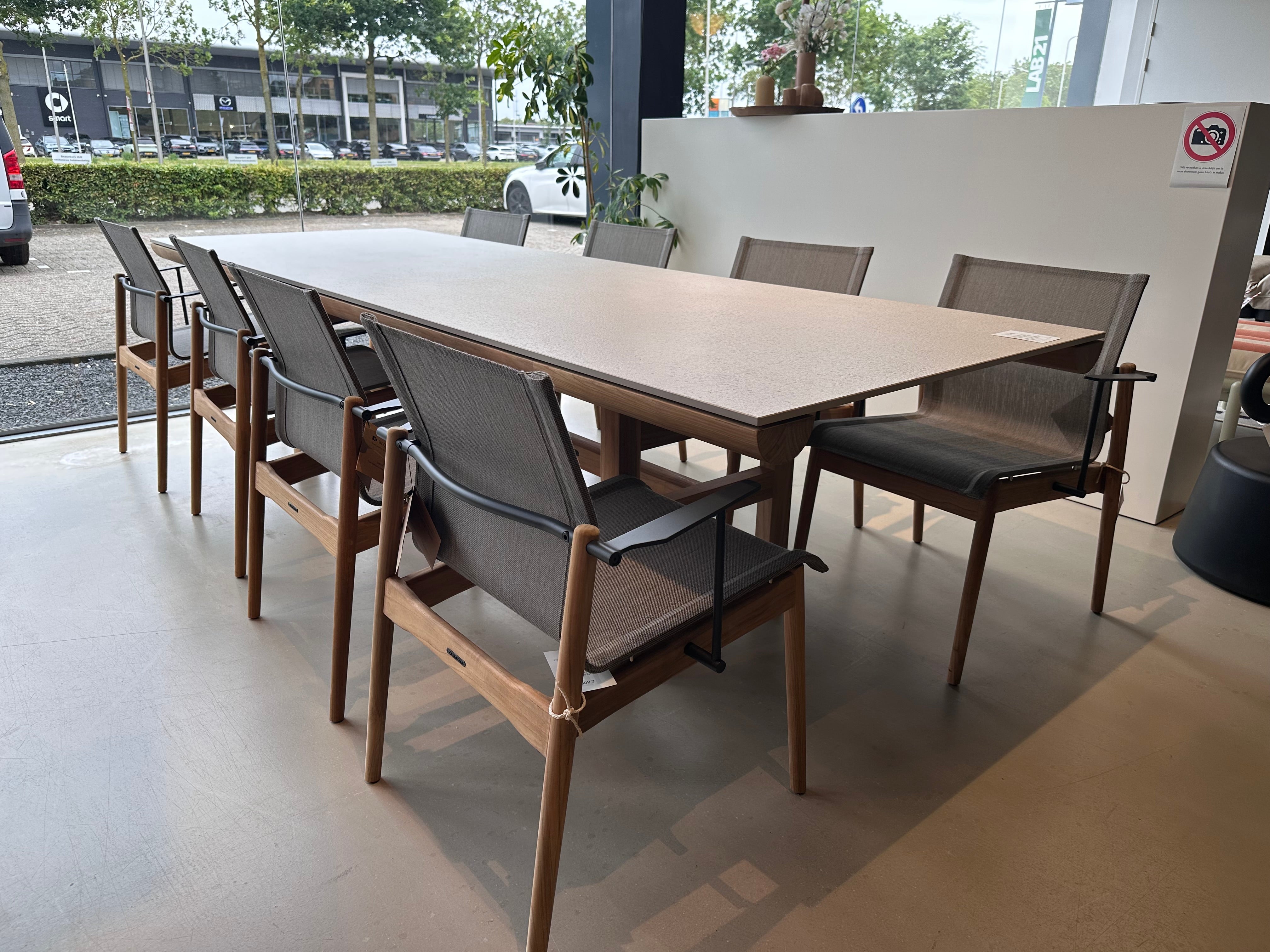 Gloster, Rail / Sway diningset showroomaanbieding