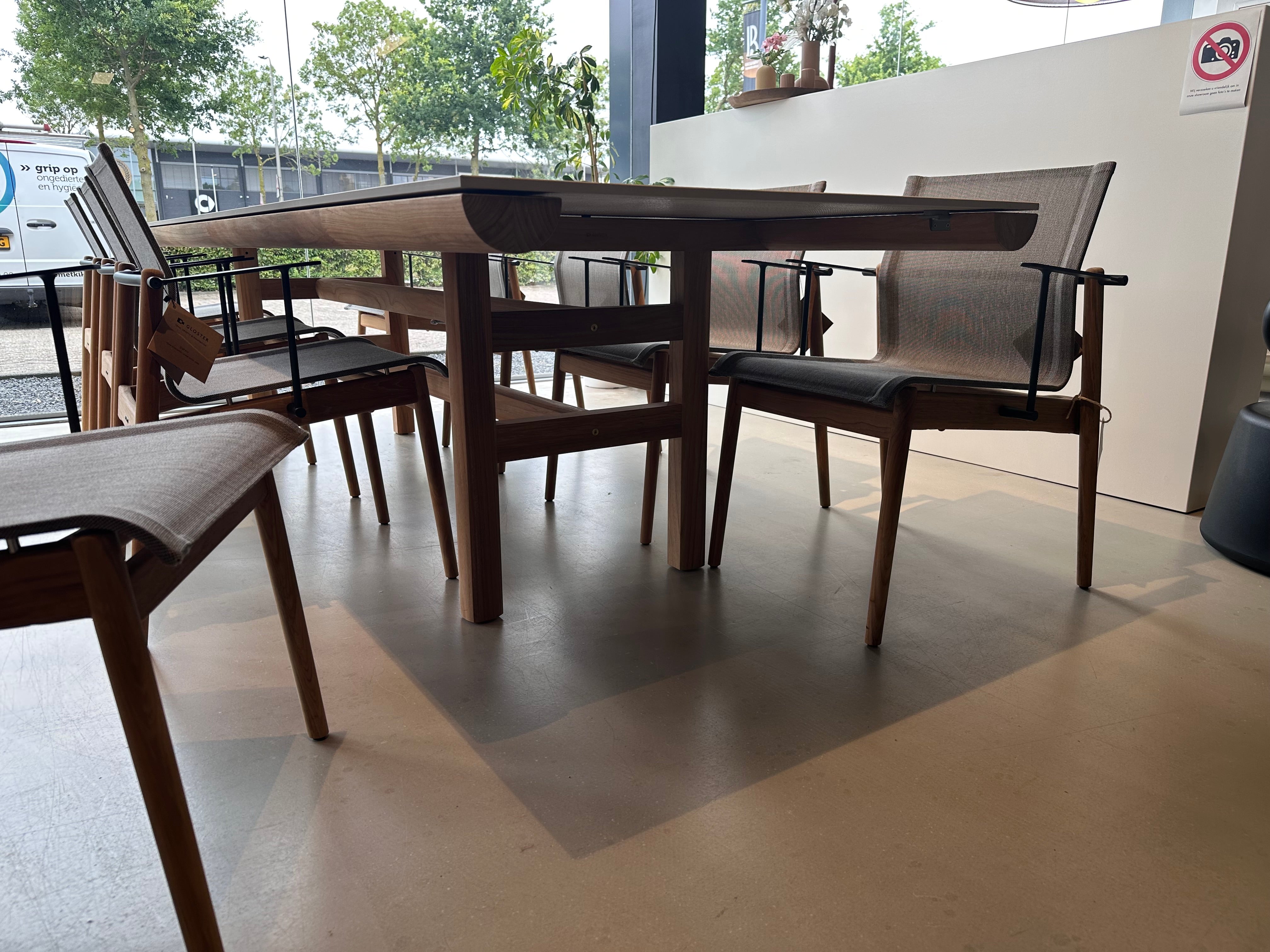 Gloster, Rail / Sway diningset showroomaanbieding