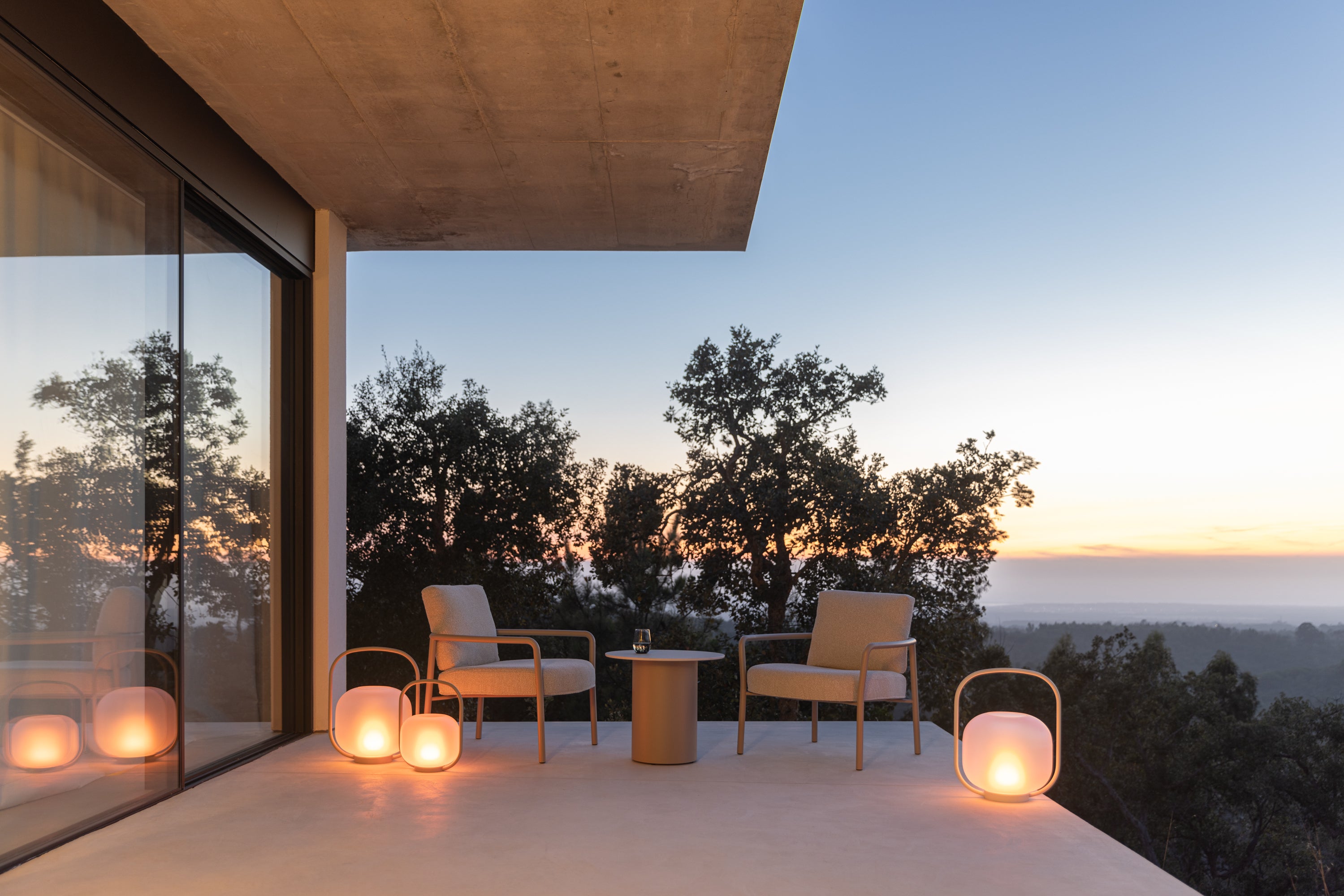 Todus Kori lage armstoel. Meerdere kleuren mogelijk.