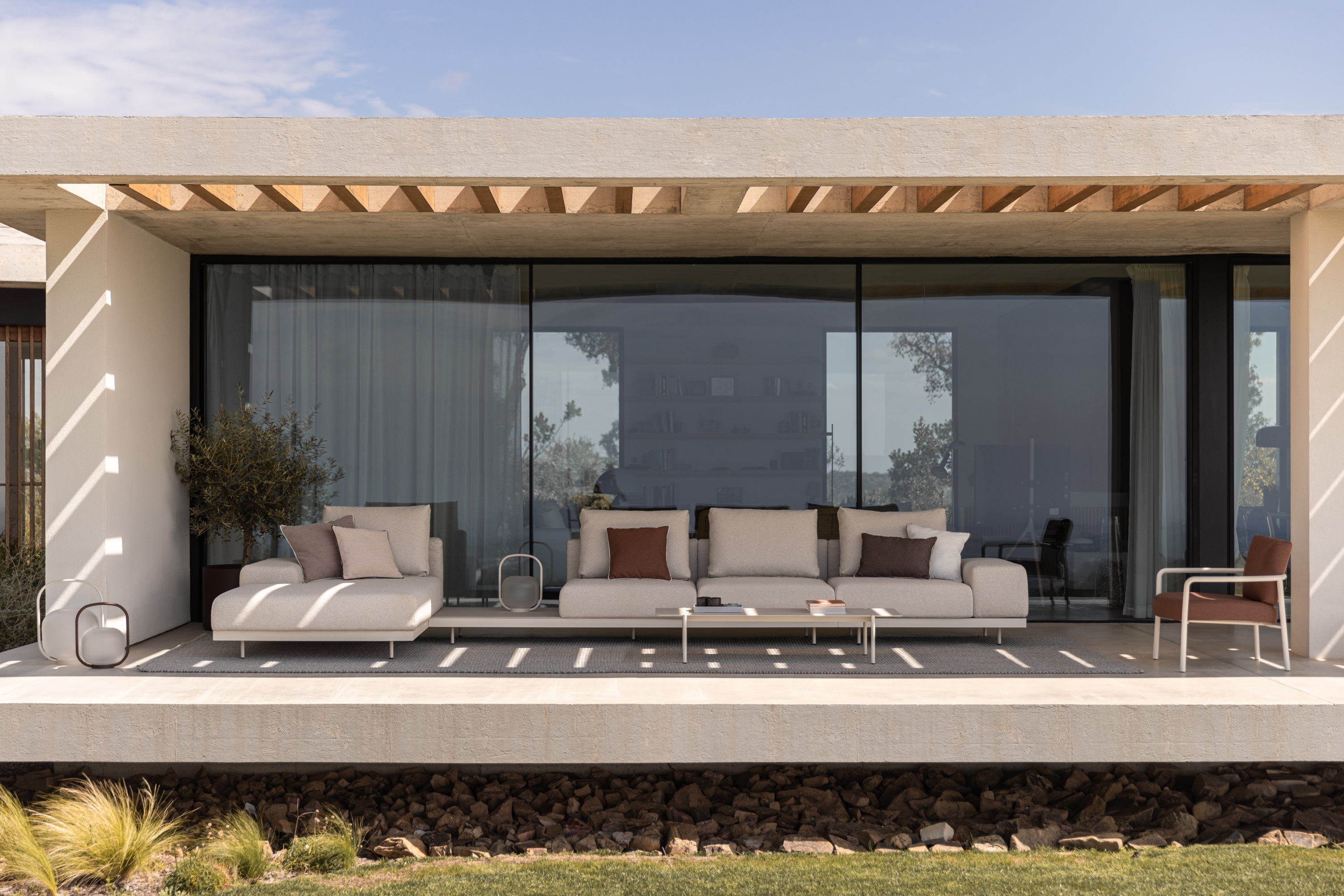 Todus Kori lage armstoel. Meerdere kleuren mogelijk.