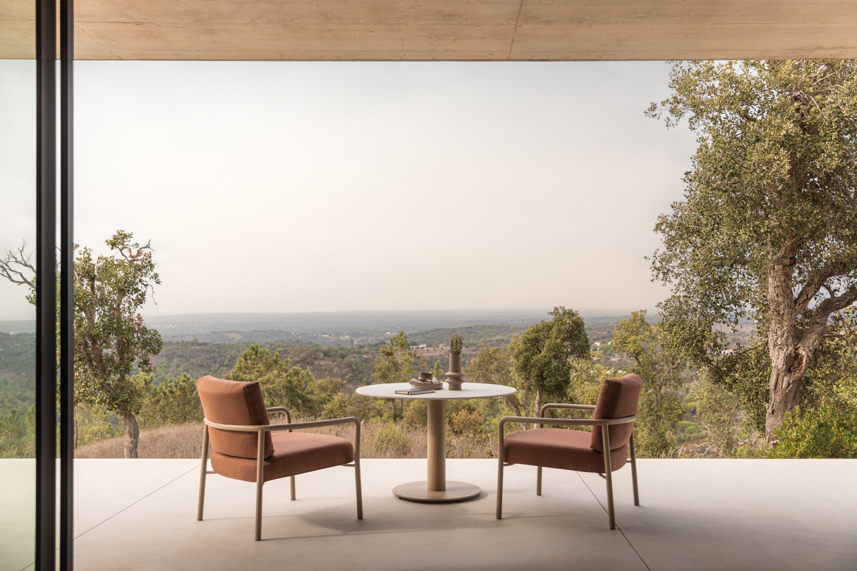 Todus Kori lage armstoel. Meerdere kleuren mogelijk.