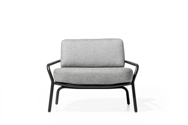 Todus Starling lounge stoel. Verkrijgbaar in meerdere kleuren frame's en stofferingen.
