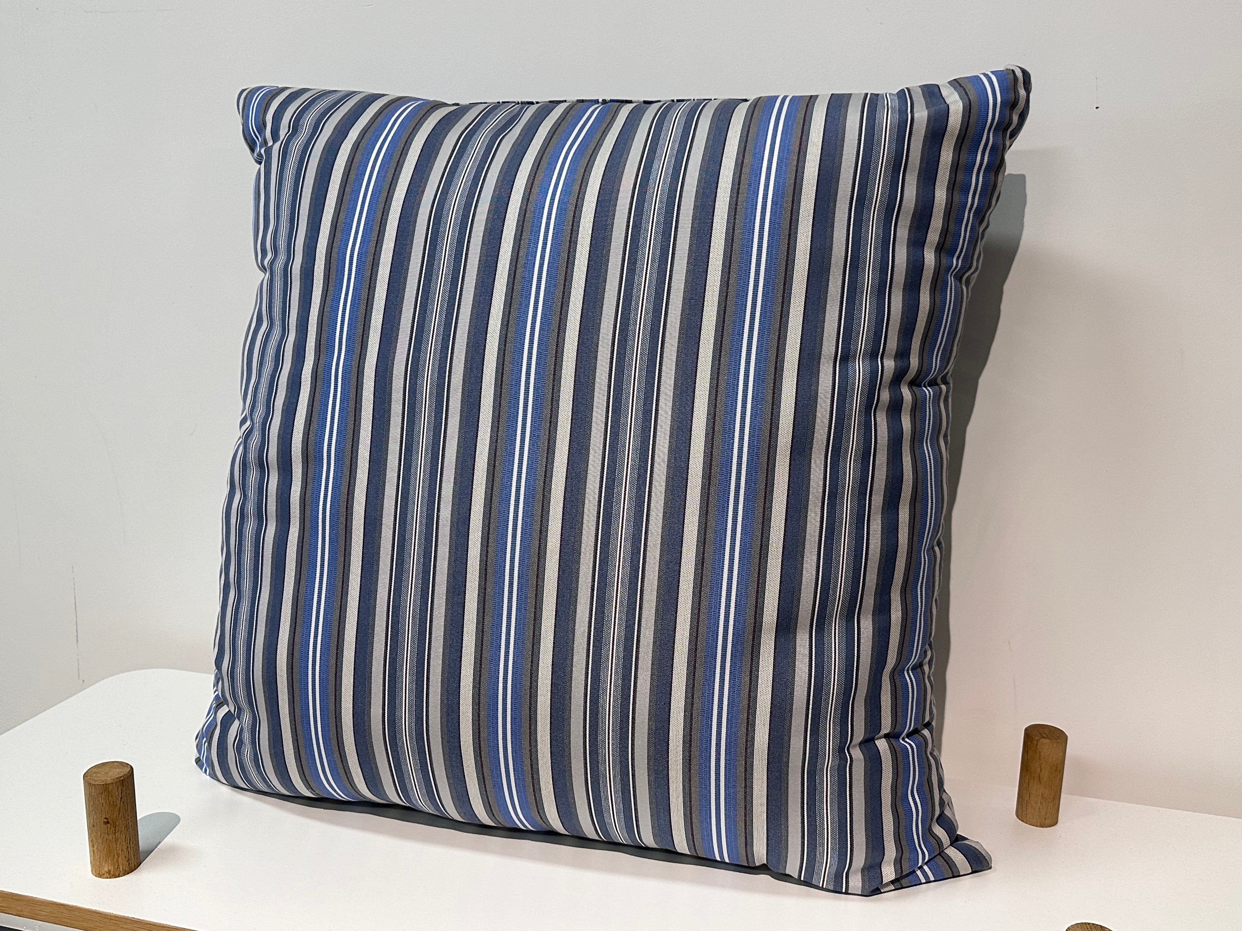 Marzini sierkussen Marzini, Outdoor sierkussen 70x70cm Blue Stripes