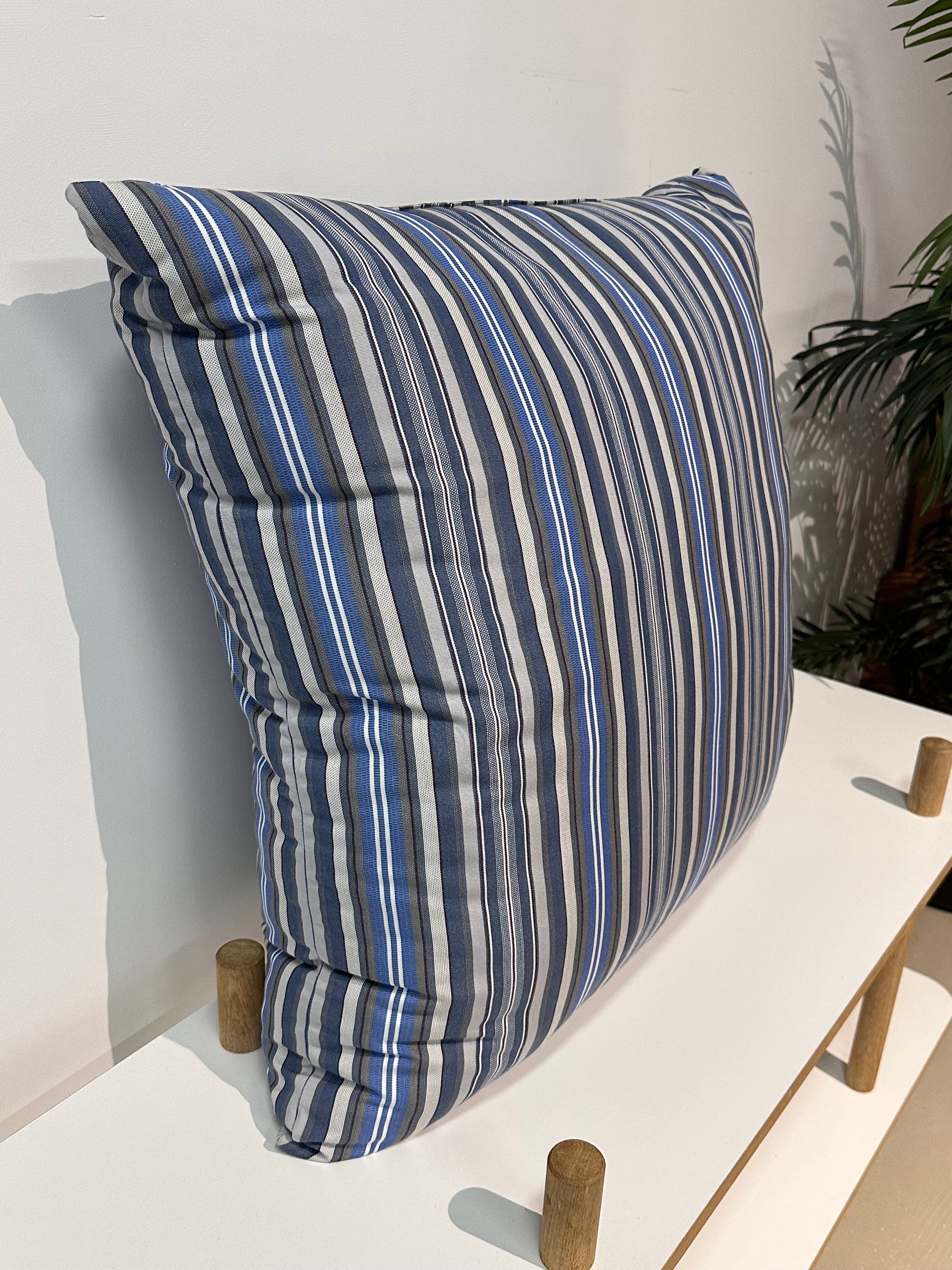 Marzini sierkussen Marzini, Outdoor sierkussen 70x70cm Blue Stripes