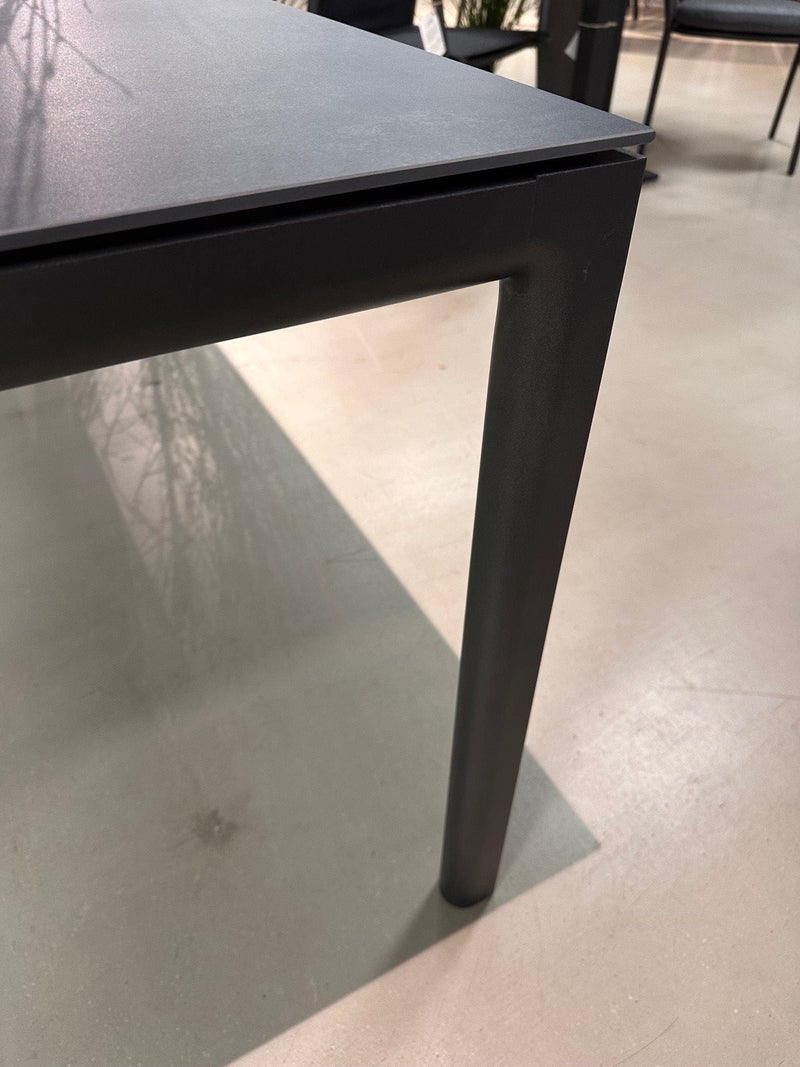 Solpuri Solpuri, Soft diningtable showroomaanbieding