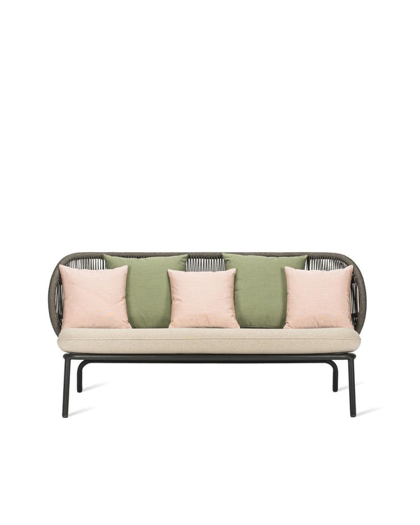 Vincent Sheppard Lounge bank Fossil Grey / zonder kussens Vincent Sheppard Kodo loungebank. Verkrijgbaar in twee kleuren en de kussens zijn leverbaar in verschillende kleuren stofferingen.