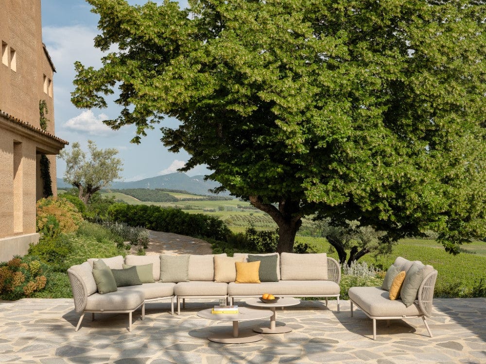 Vincent Sheppard Lounge bank Vincent Sheppard Kodo Modular voetenbank module Dune White. Kussen is leverbaar in verschillende kleuren stofferingen.