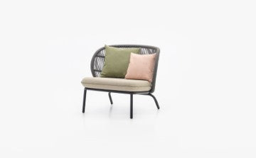 Vincent Sheppard Kodo Lounge stoel met lage rug. Leverbaar in twee kleuren. Kussens verkrijgbaar in verschillende kleuren stofferingen.