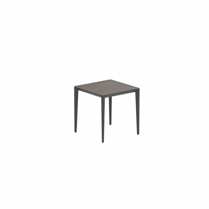 Royal Botania Tafel Gepoedercoat aluminium Antraciet / Terra Marrone Royal Botania U-nite Tafel 100x90x75cm. Diverse kleuren frames en tafelbladen mogelijk.