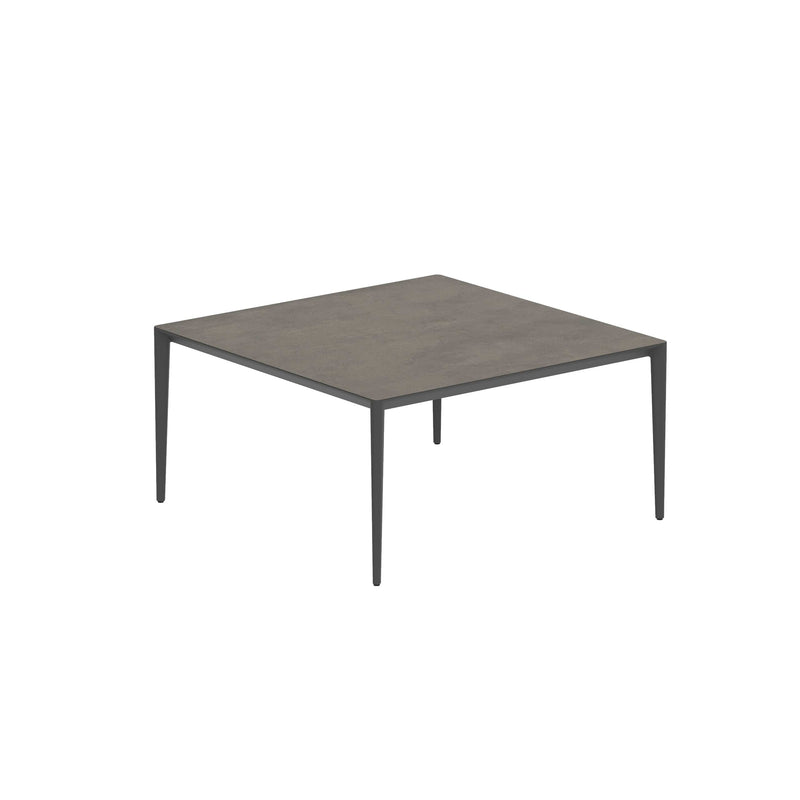 Royal Botania Tafel Gepoedercoat aluminium Antraciet / Terra Marrone Royal Botania U-nite Tafel  150x150x75cm. Diverse kleuren frames en tafelbladen mogelijk.