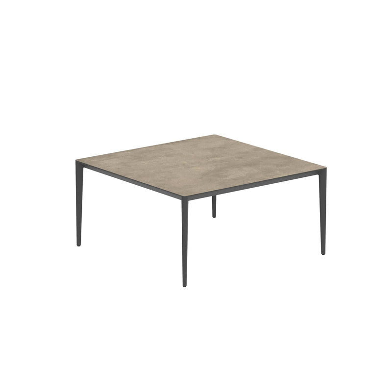 Royal Botania Tafel Gepoedercoat aluminium Antraciet / Terra Sabbia Royal Botania U-nite Tafel  150x150x75cm. Diverse kleuren frames en tafelbladen mogelijk.