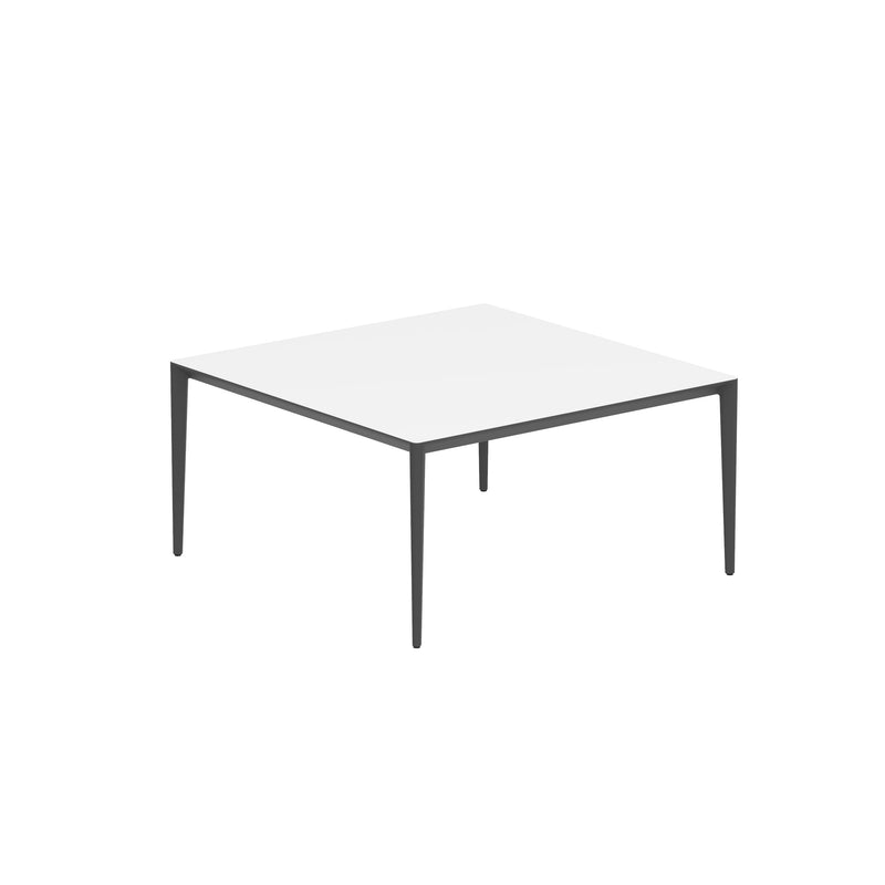 Royal Botania Tafel Gepoedercoat aluminium Antraciet / Wit Royal Botania U-nite Tafel  150x150x75cm. Diverse kleuren frames en tafelbladen mogelijk.