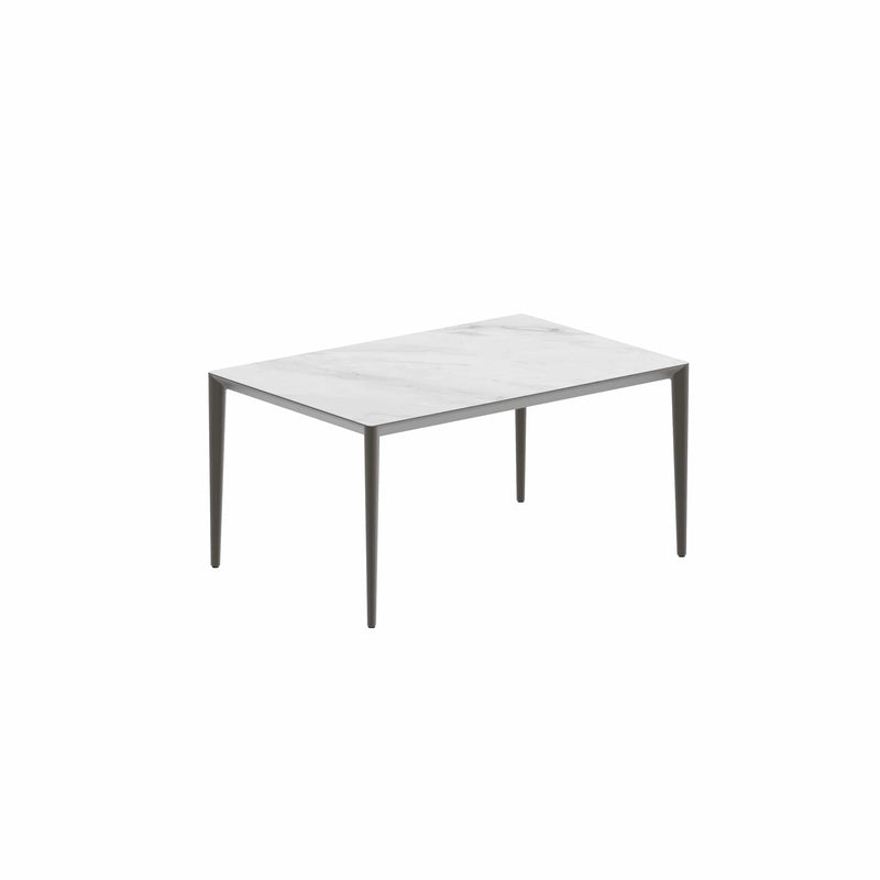 Royal Botania Tafel Gepoedercoat aluminium Brons / Bianco Statuario Royal Botania U-nite Tafel 100x150x75cm. Diverse kleuren frames en tafelbladen mogelijk.