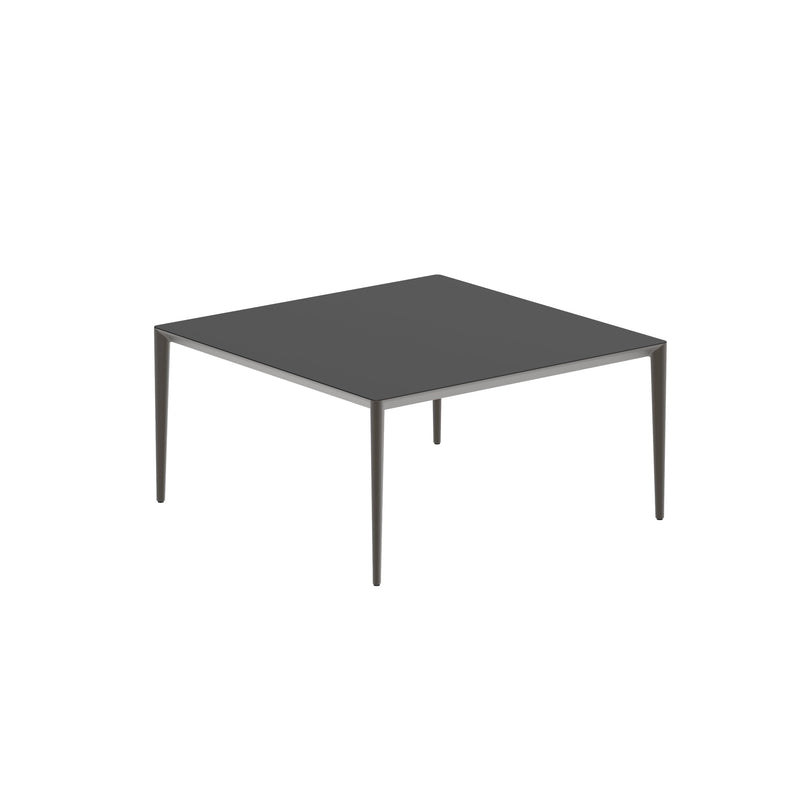 Royal Botania Tafel Gepoedercoat aluminium Brons / Zwart Royal Botania U-nite Tafel  150x150x75cm. Diverse kleuren frames en tafelbladen mogelijk.